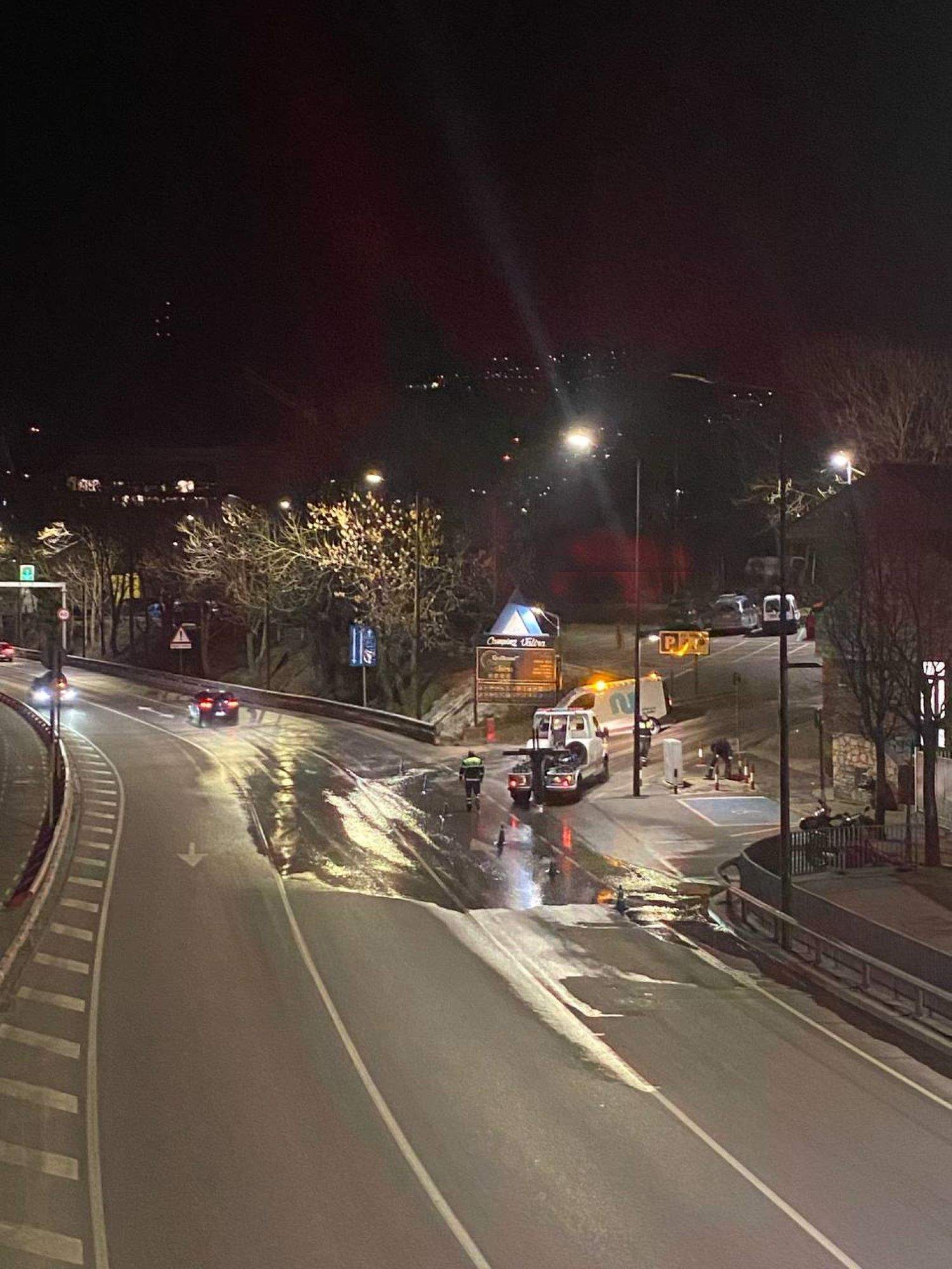 El bassal generat per l'embussament de la claveguera.