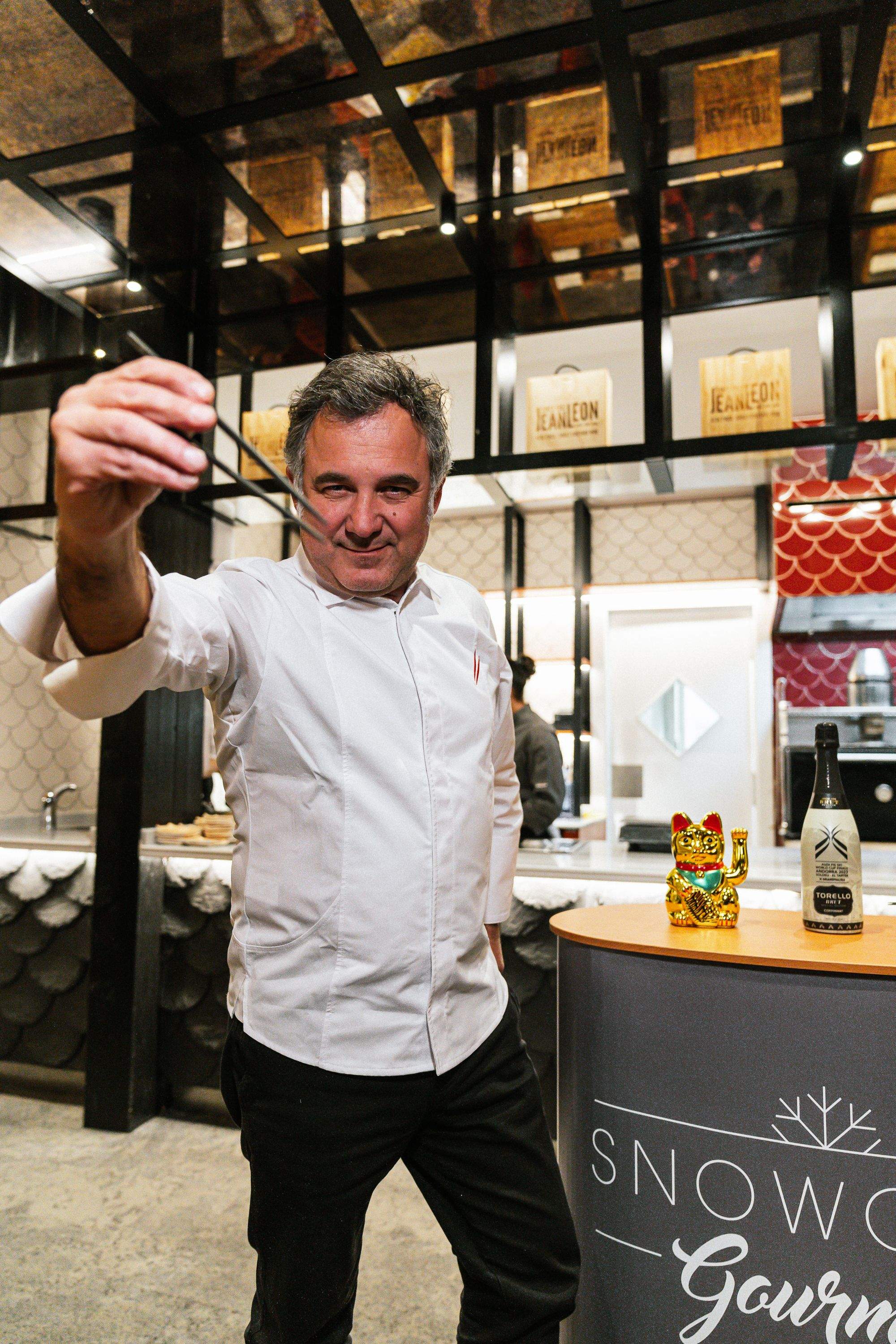 Albert Raurich, xef del restaurant Dos Palillos.