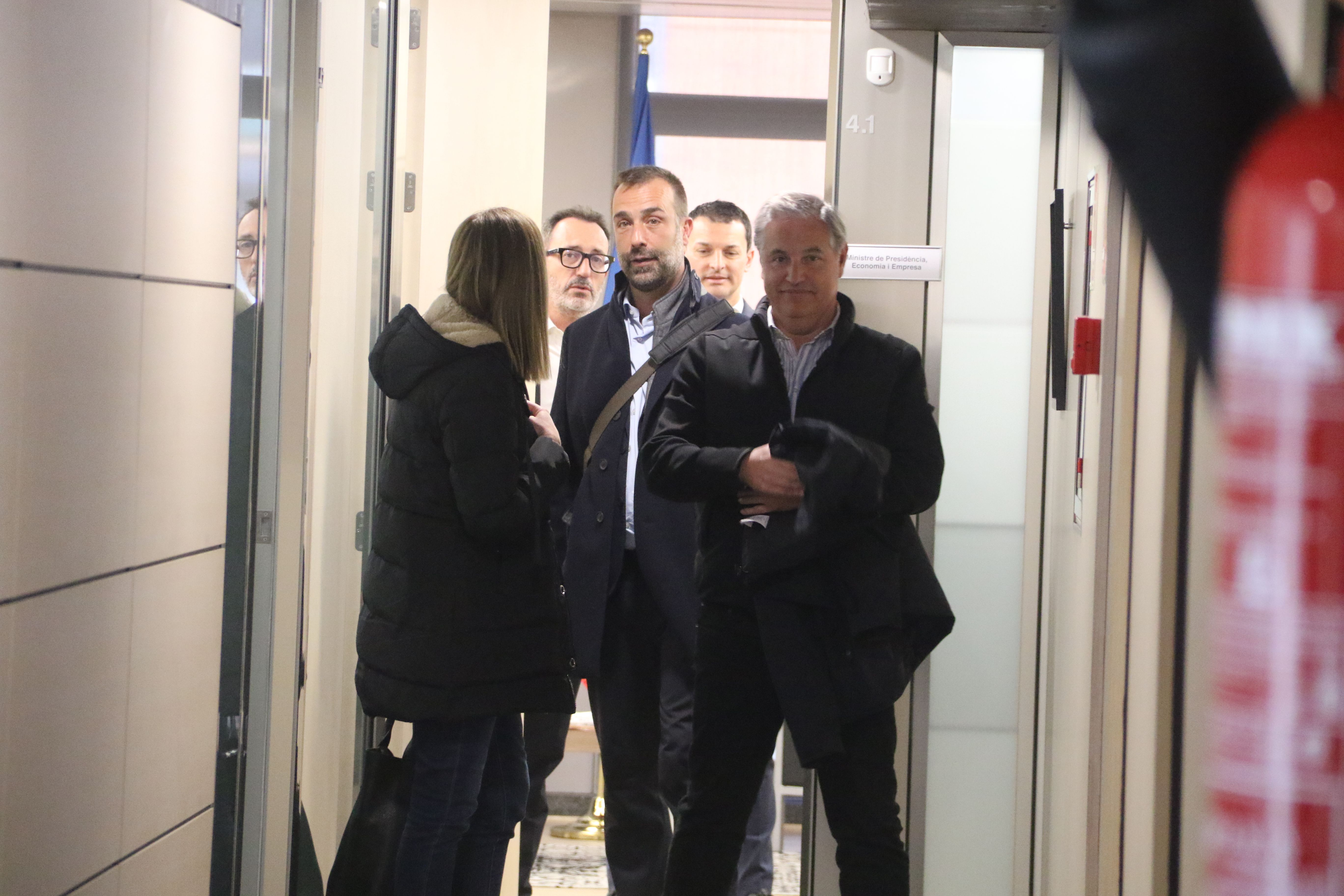Els representants de l'ACODA sortint de la reunió amb els ministres. Els representants de l'ACODA sortint de la reunió amb els ministres.