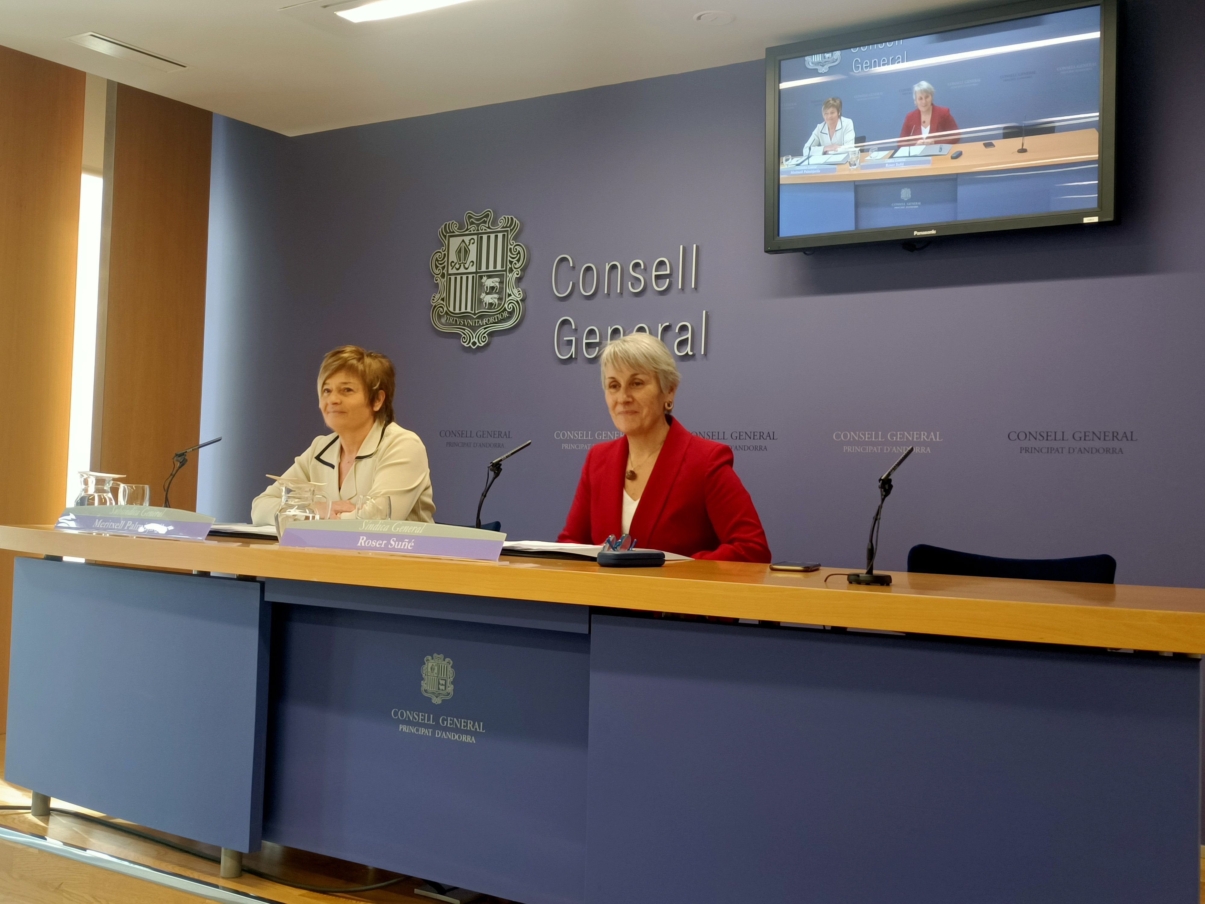 Roser Suñé i Meritxell Palmitjavila en la presentació dels actes dels 30 anys de la Constitució