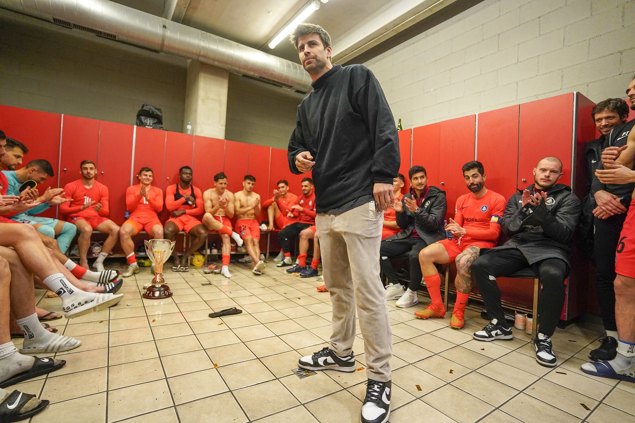 Gerard Piqué al vestidor després de la victòria a la Copa Catalunya