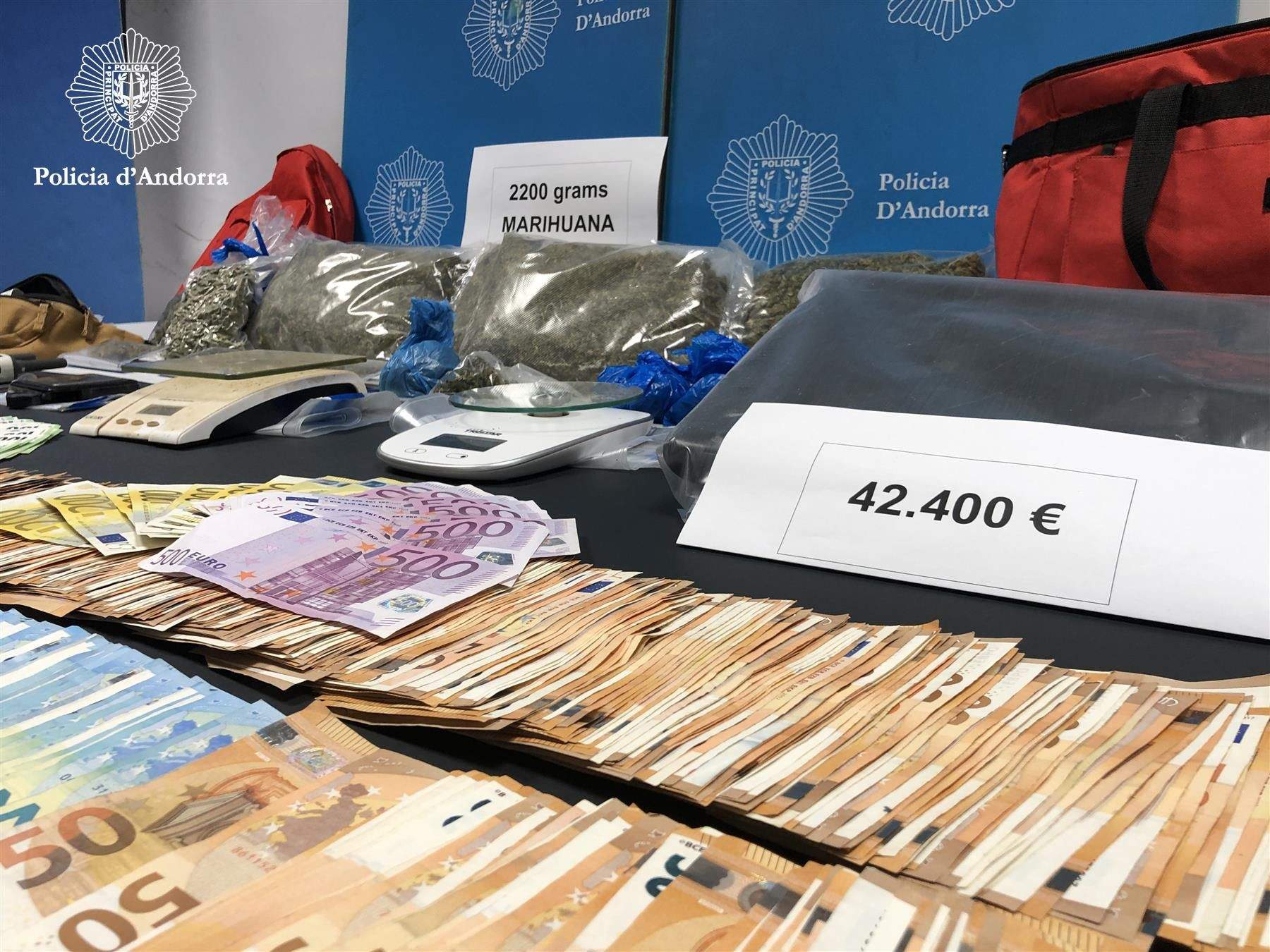 Diners i marihuana comissats en la denominada 'Operació Estella'.
