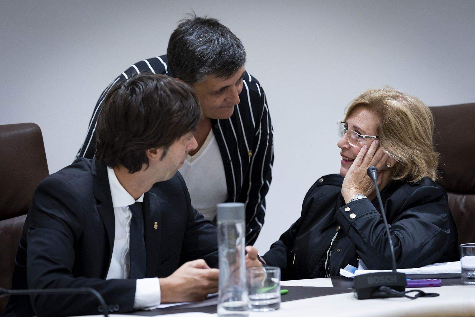 Dolors Carmona (a la dreta) amb els també consellers del PS Sergi Gonzàlez i Lídia Samarra.