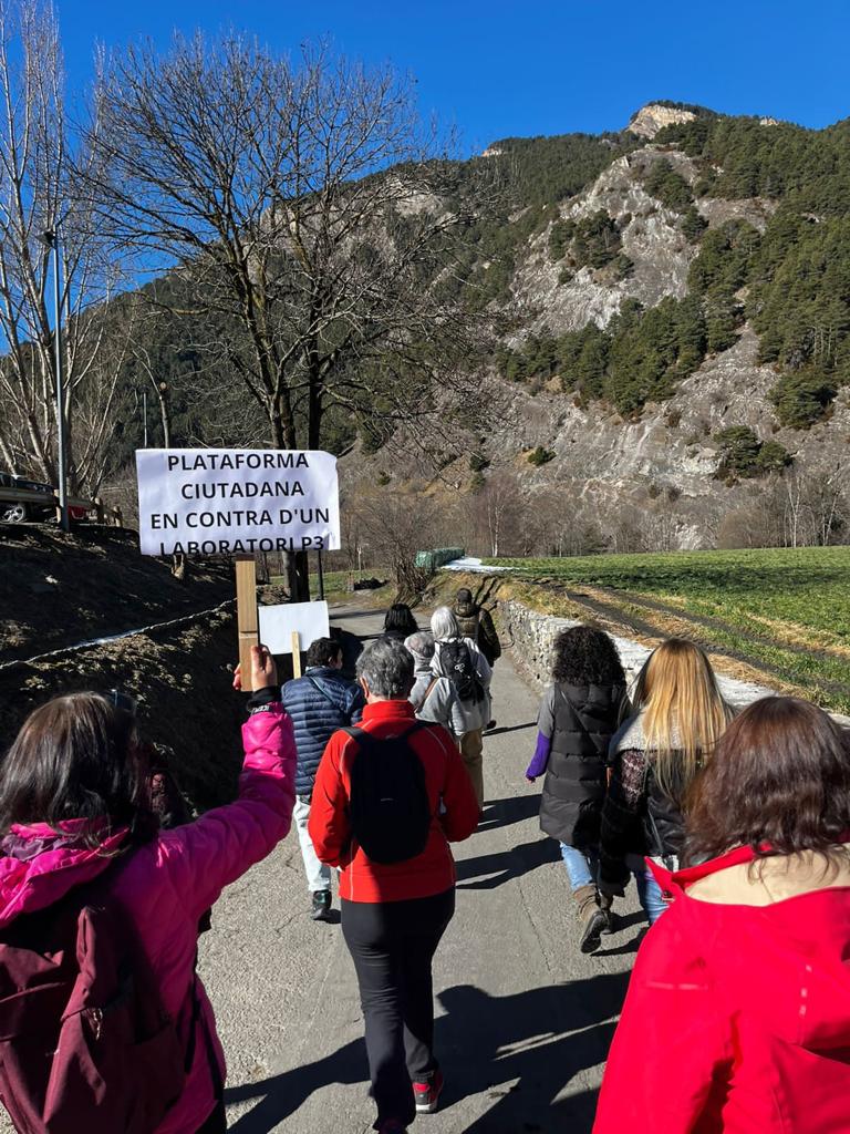 Alguns dels assistents duien pancartes.