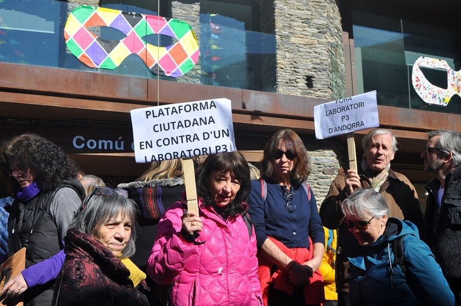 Dues de les pancartes que s'han vist durant la mobilització.