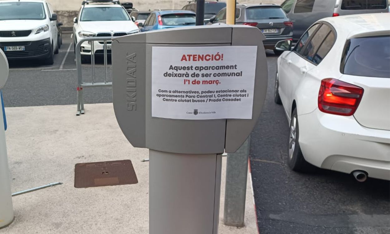 Cartell d'avís de l'aparcament Parc Central 2.