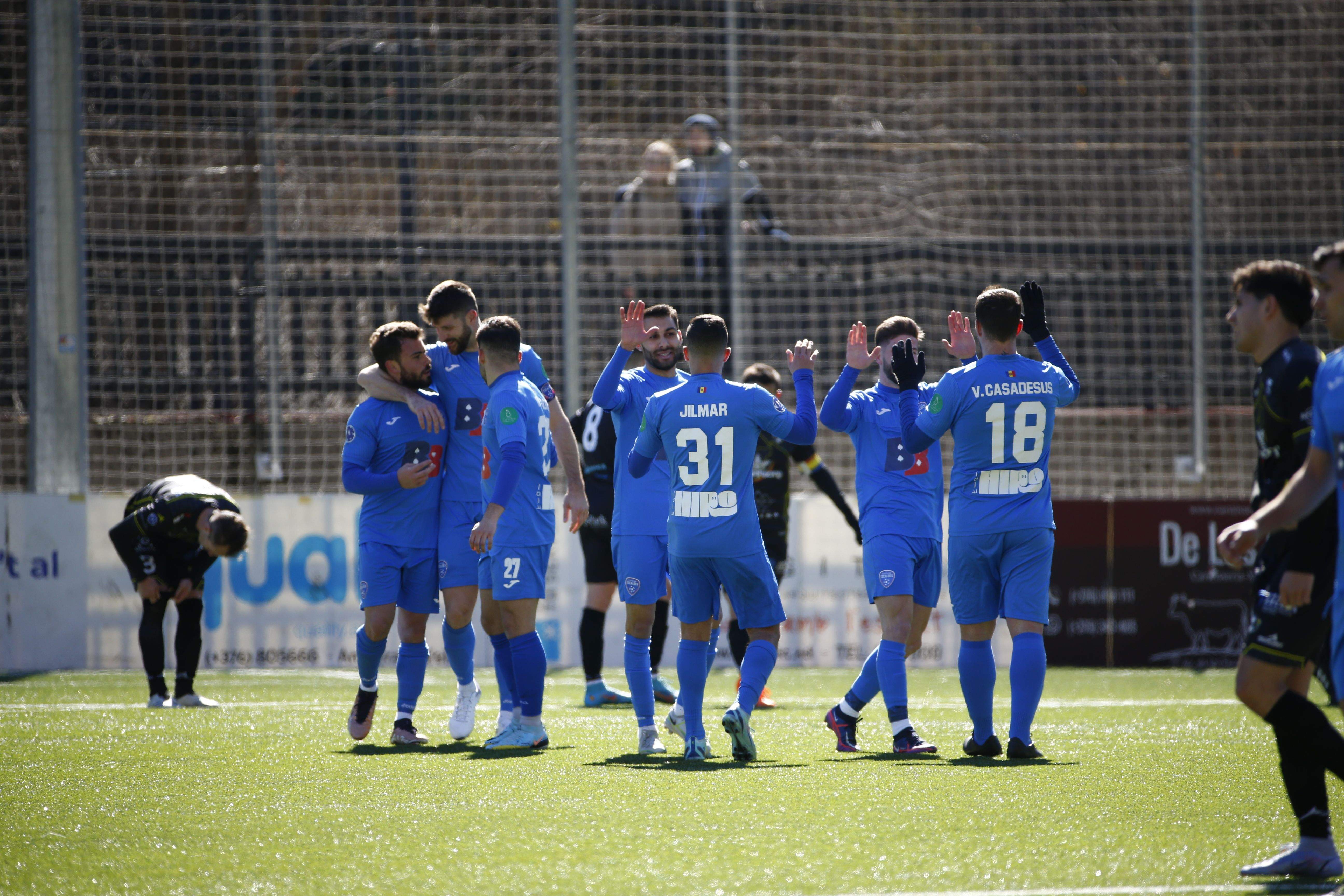 Els jugadors de l'Atlètic celebren un dels gols.