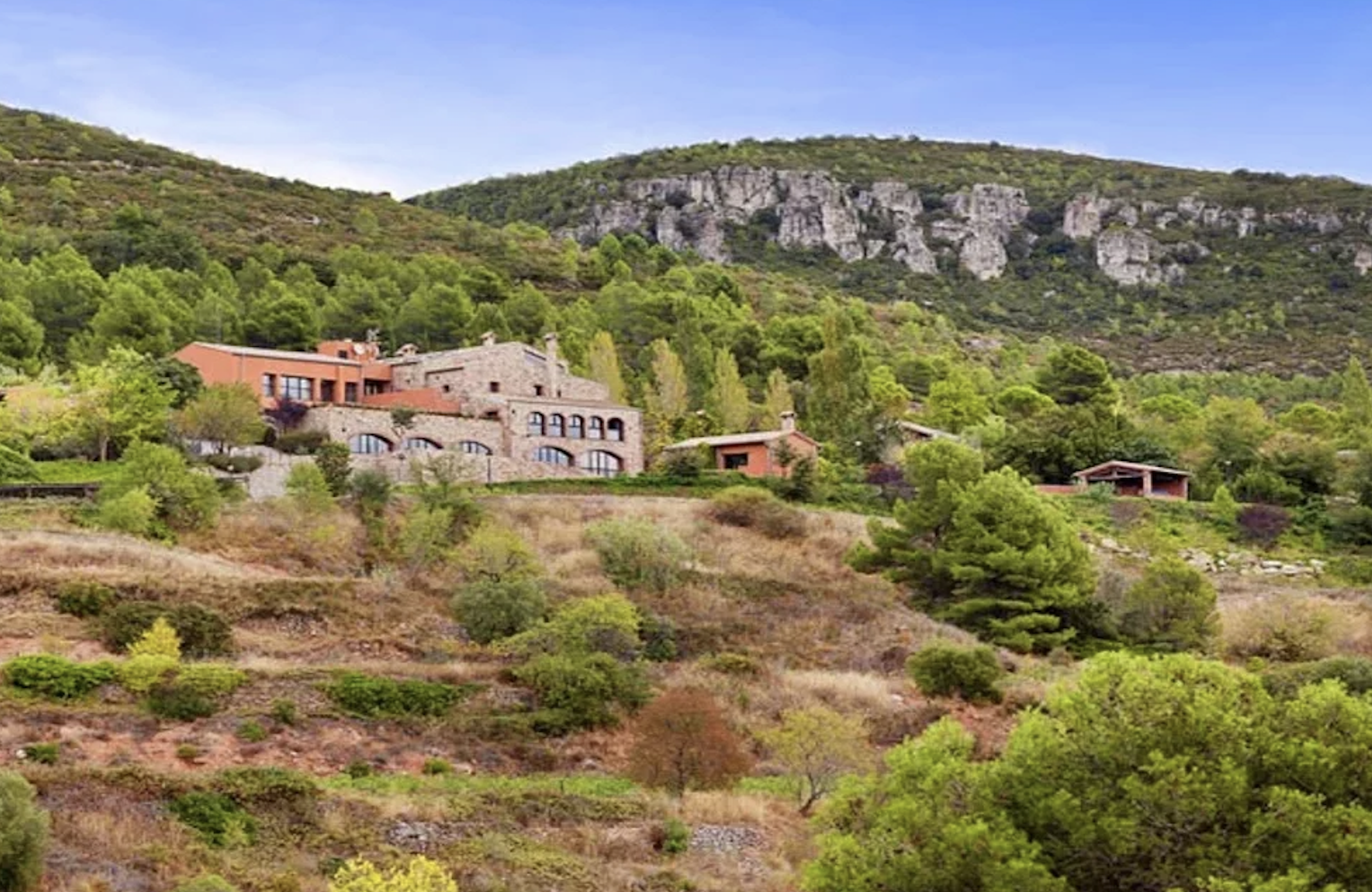 Can Ros és un dels complexos d'Amalgama7.