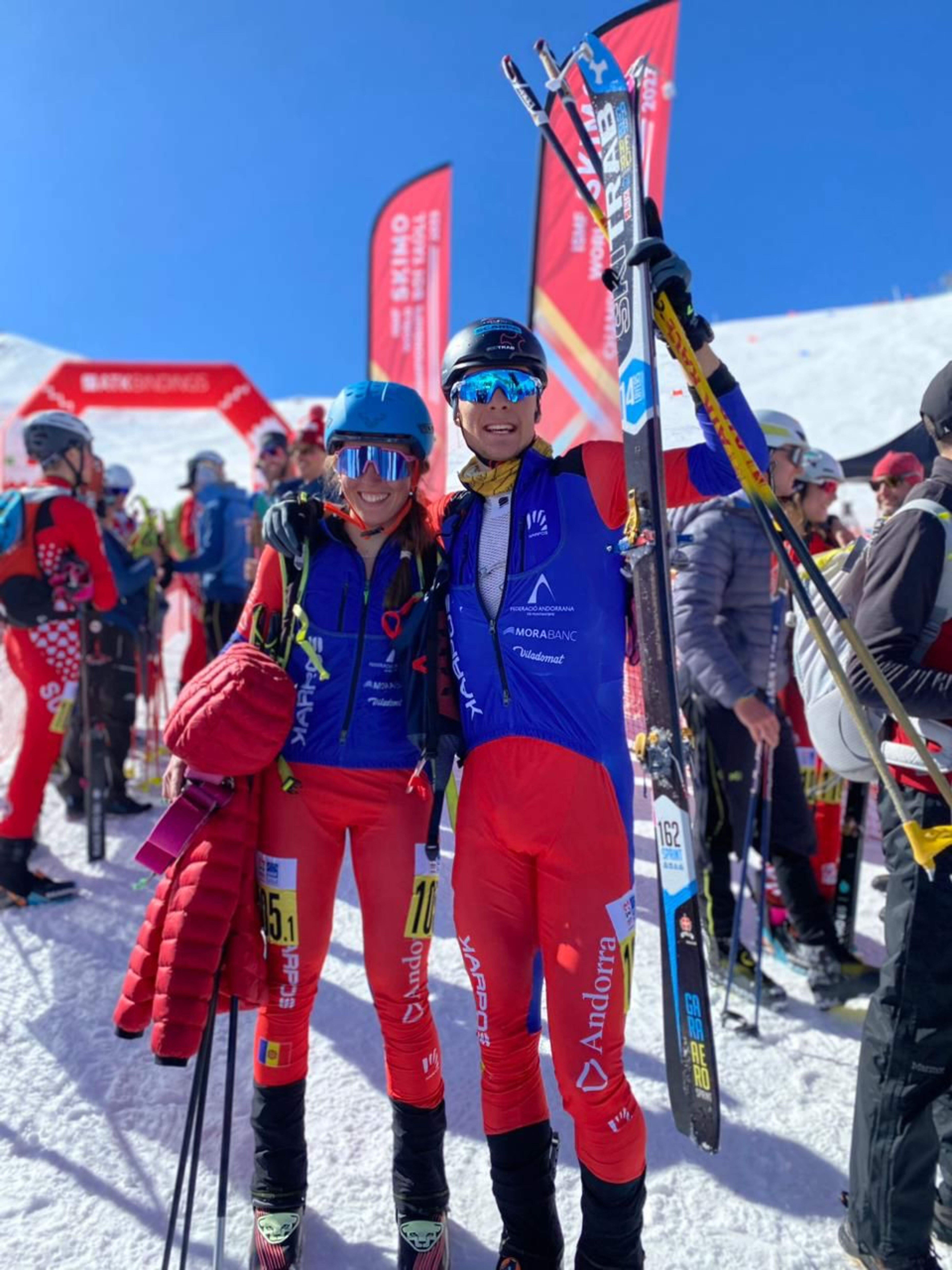 Lea Ancion i Oriol Olm poc després d'acabar celebrant el tercer lloc.