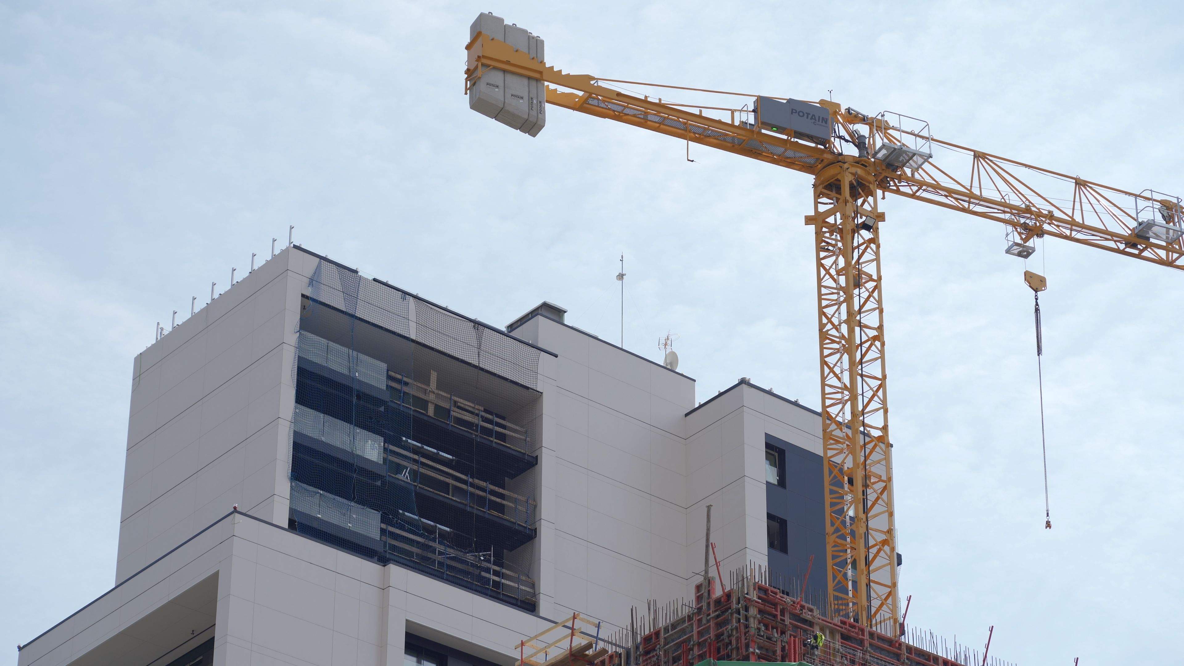 Una de les torres de Clot d'Emprivat en construcció Una de les torres de Clot d'Emprivat en construcció