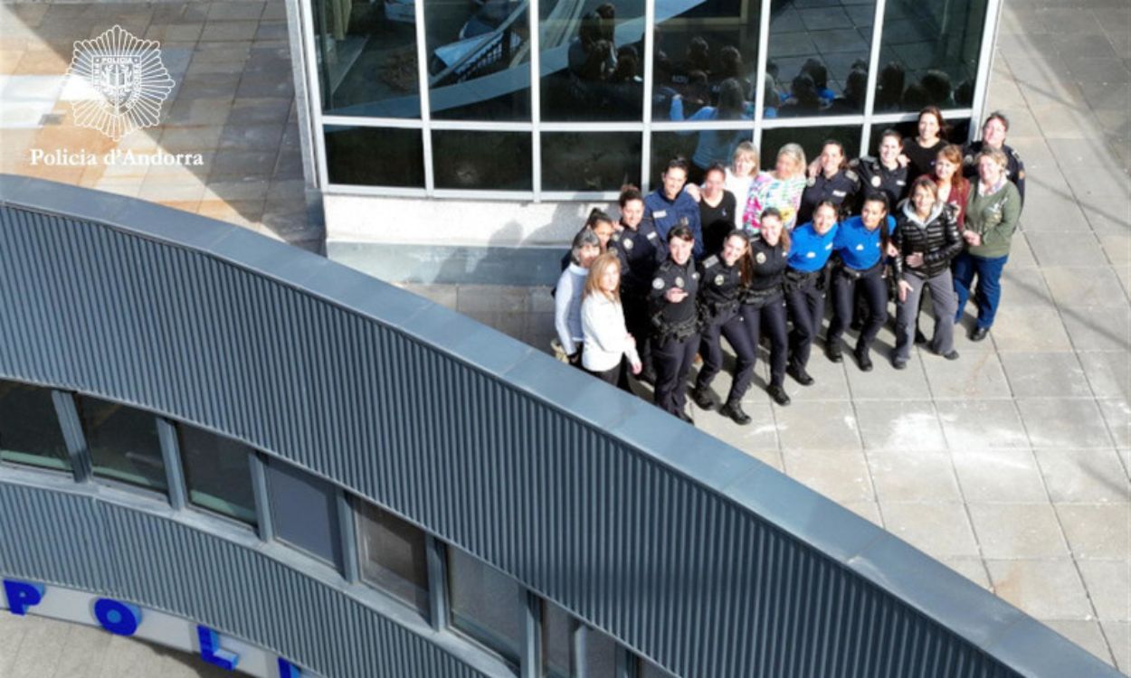 Les dones del cos de Policia