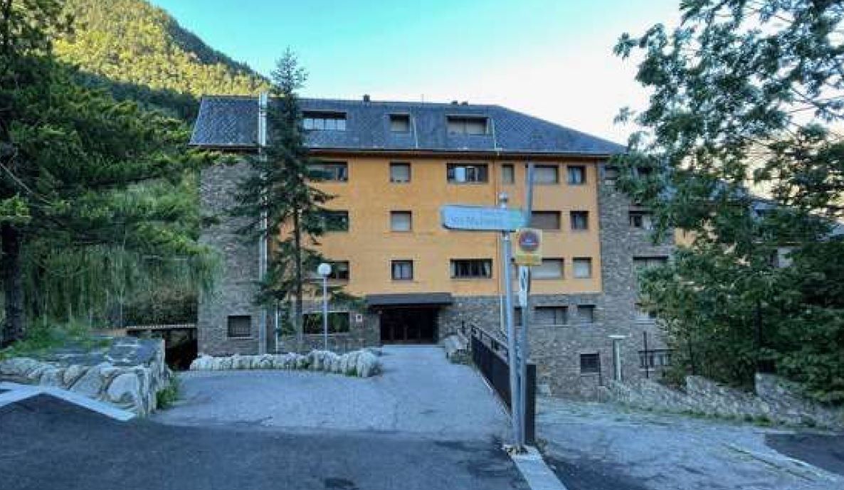 Edifici on hi ha els habitatges que se subhasten. Edifici on hi ha els habitatges que se subhasten.