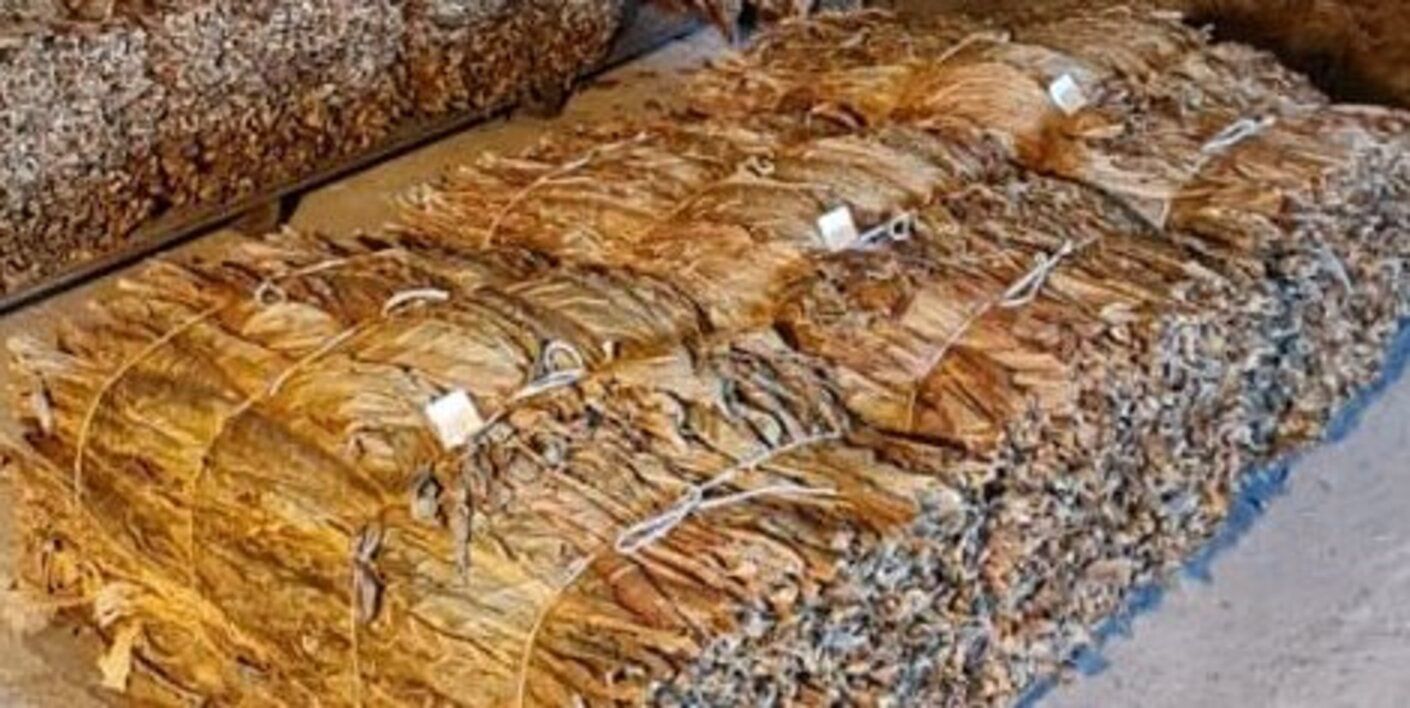 Fardos preparats per anar cap a la Borda Mateu.