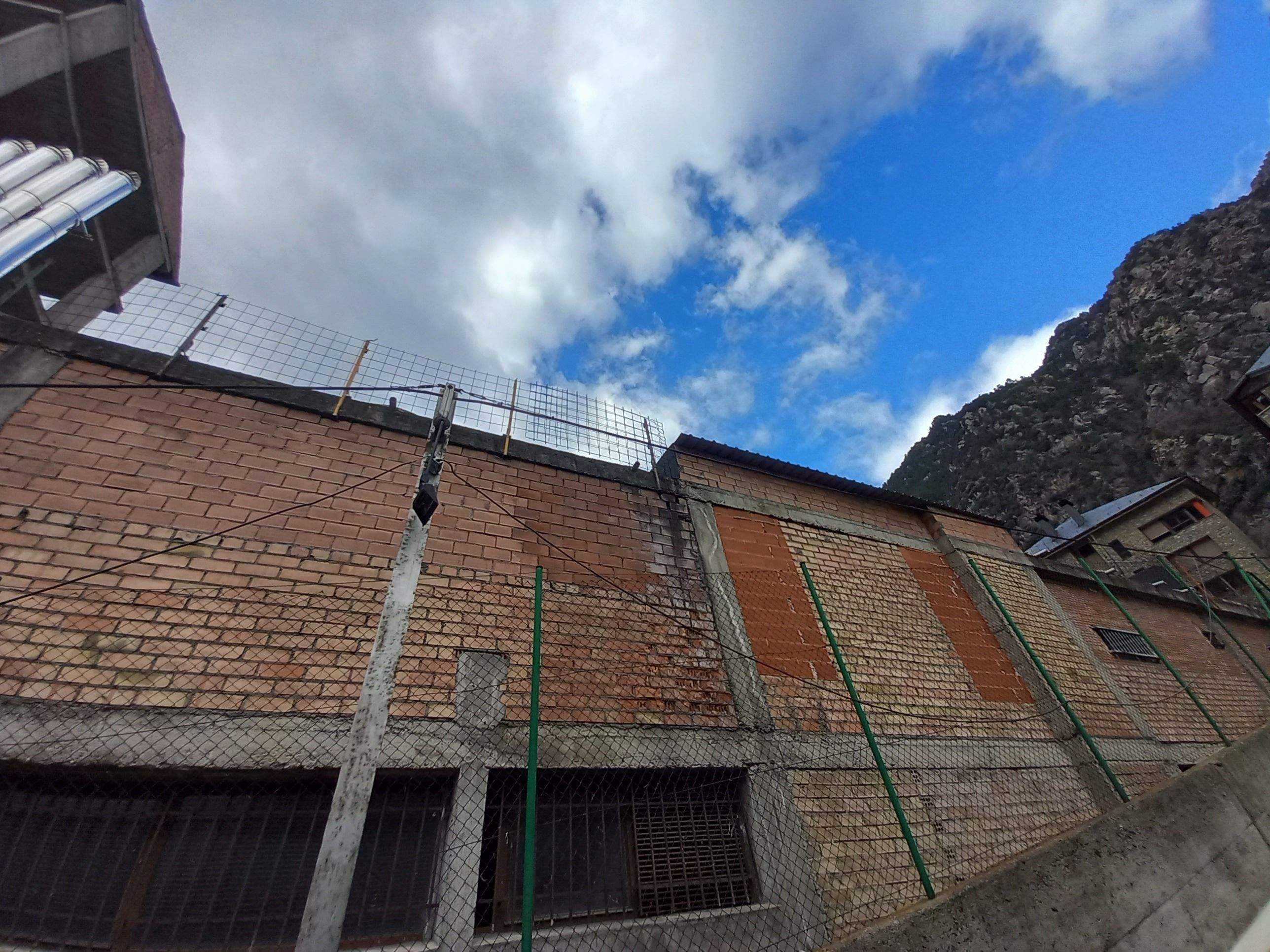 L'estructura que el comú analitzarà per fer pisos al Cedre.