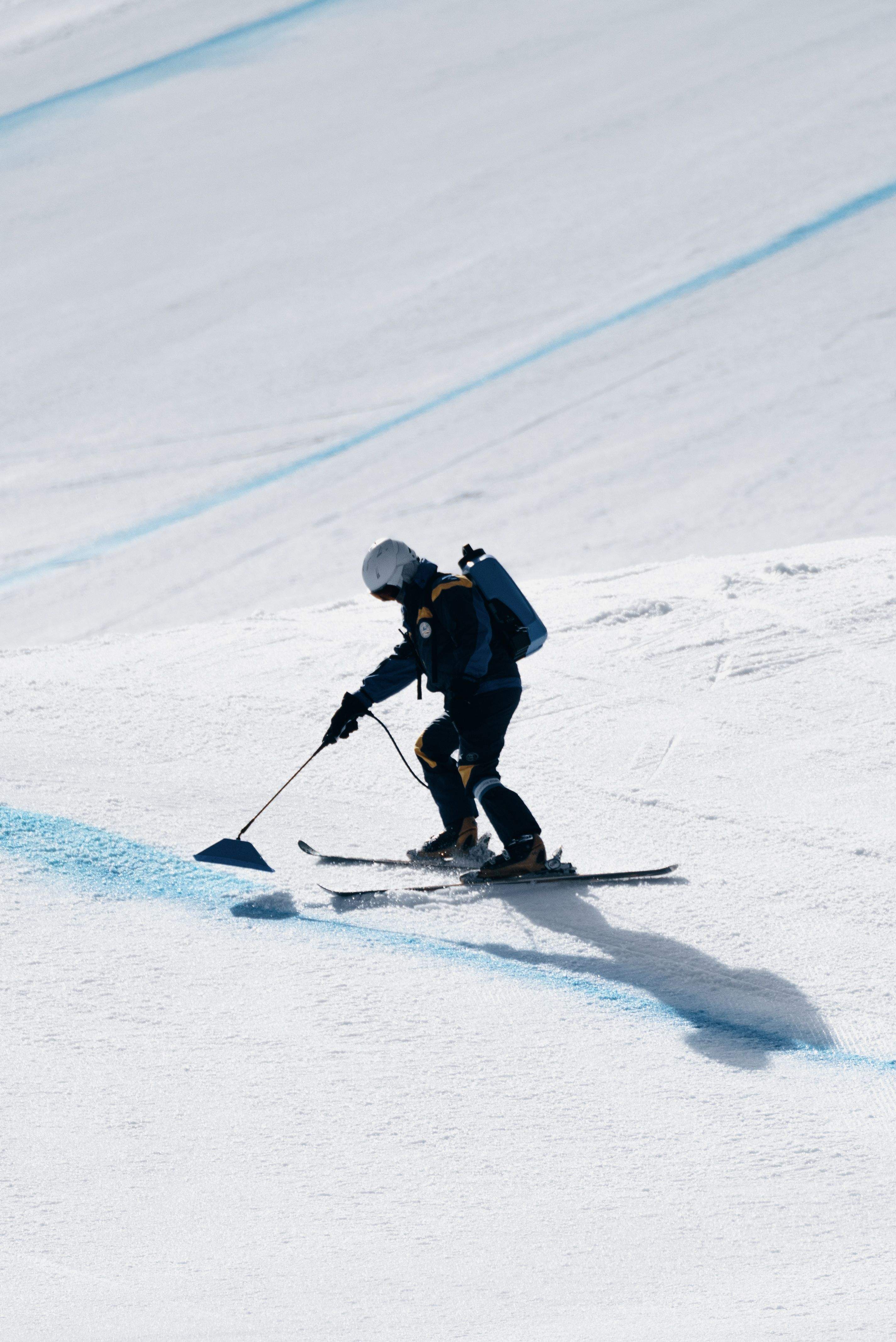 Tècnics treballant en la pista Àliga