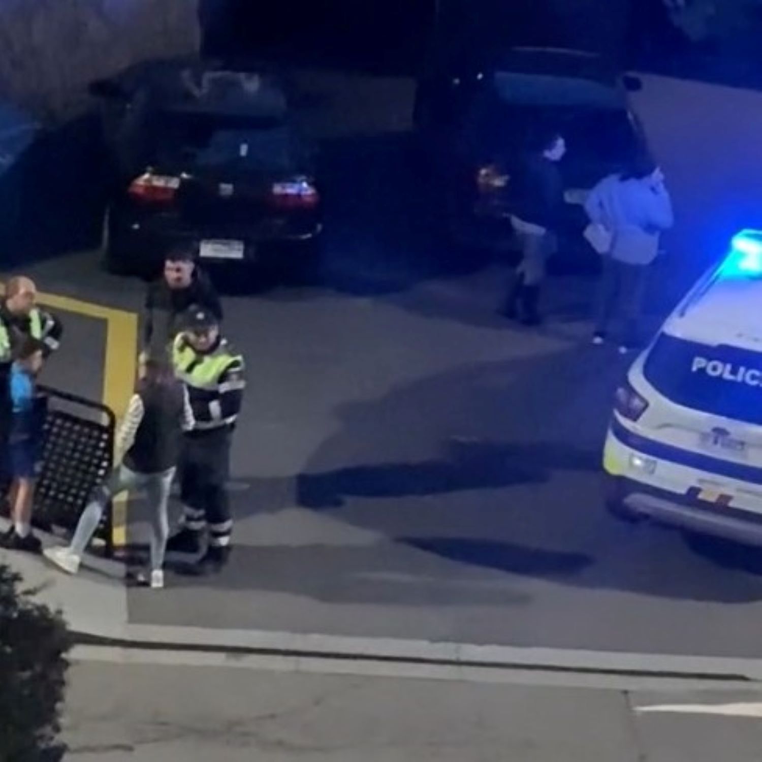 Efectius d'urbans i policia a la zona on es va produir la baralla.