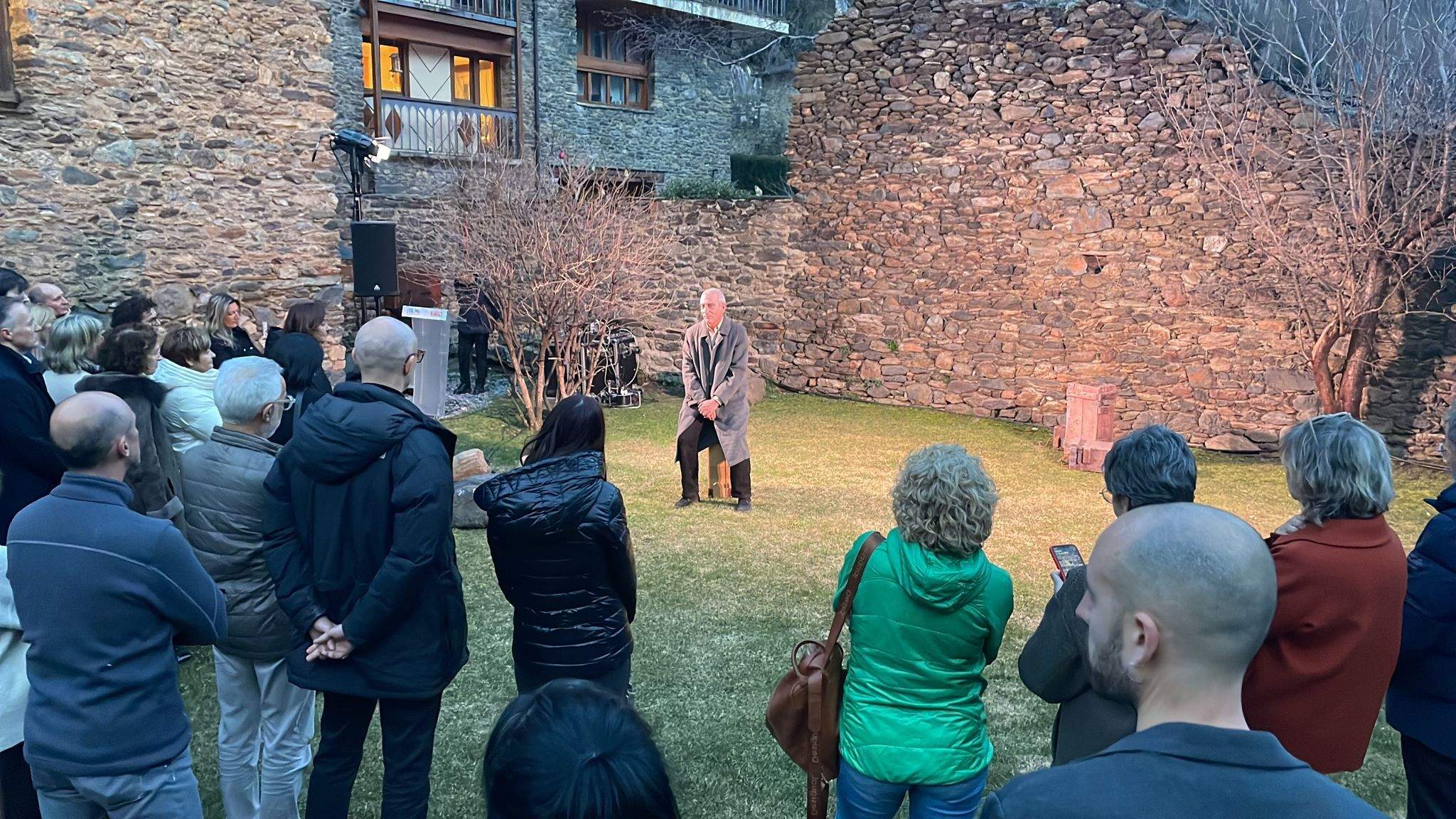 Durant la inauguració s'ha representat un fragment de l'obra de teatre ‘Jo dic mai més’ que parla dels refugiats.