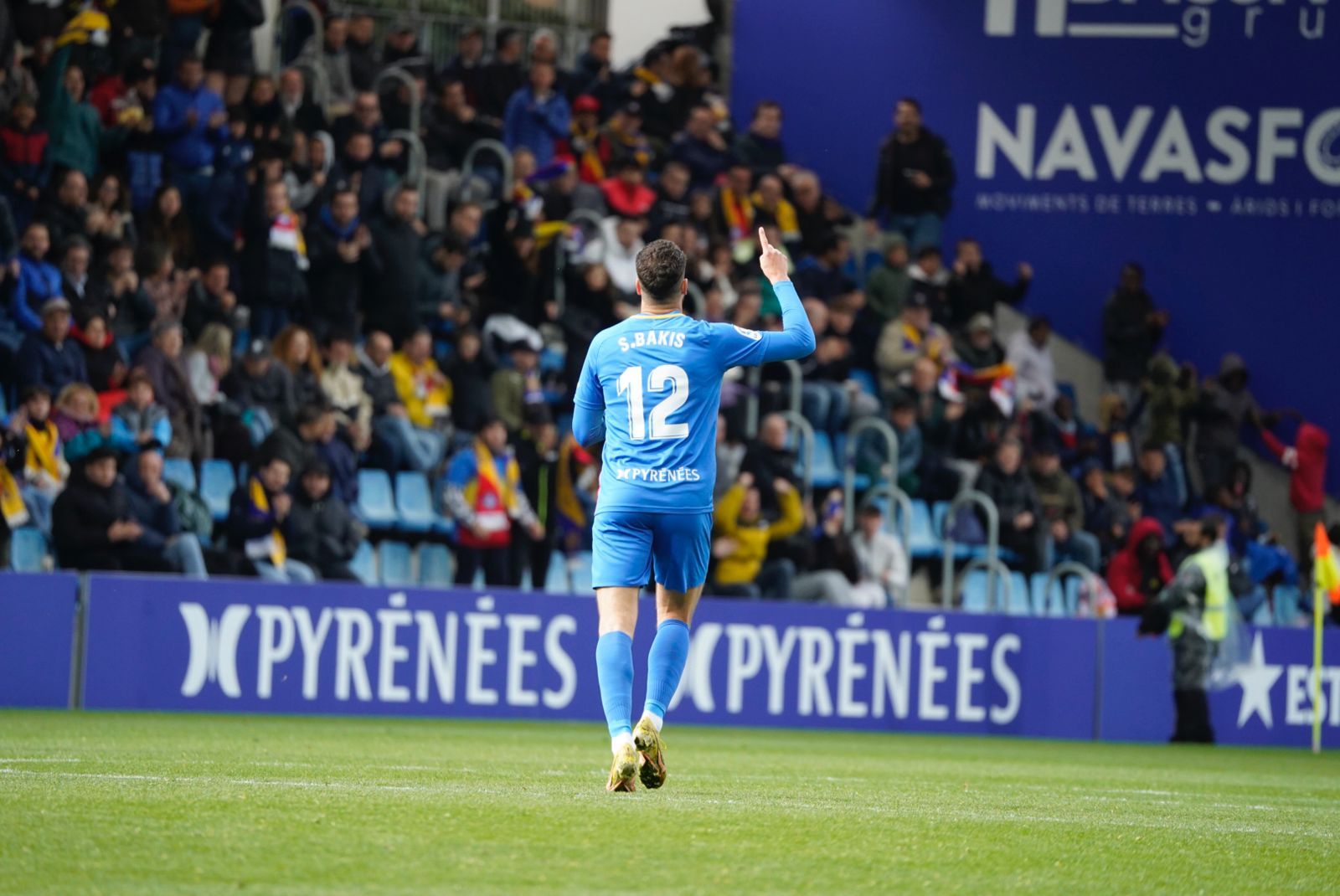 Sinan Bakis celebrant l'1-2