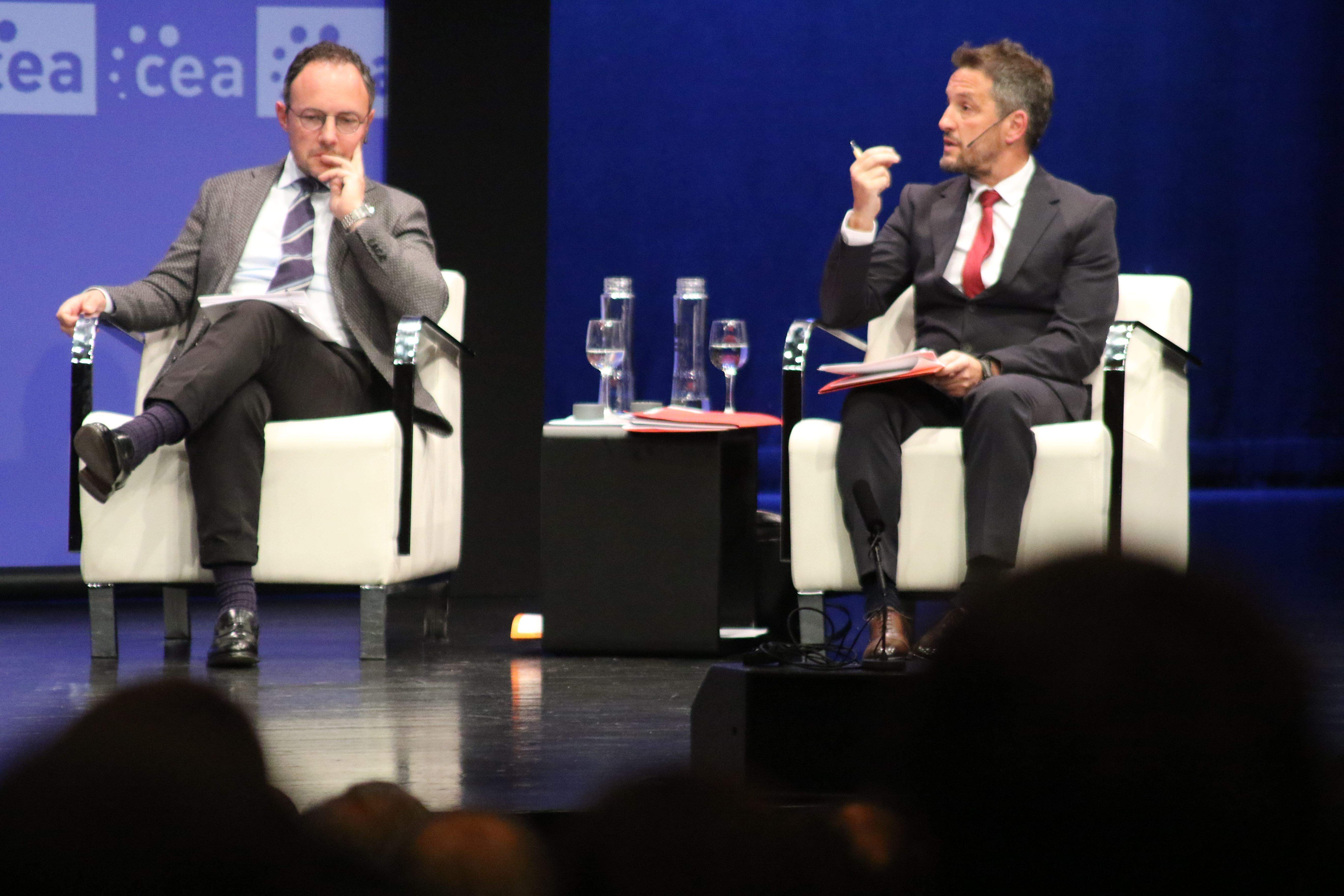 Espot escolta Pere López al debat electoral de la CEA
