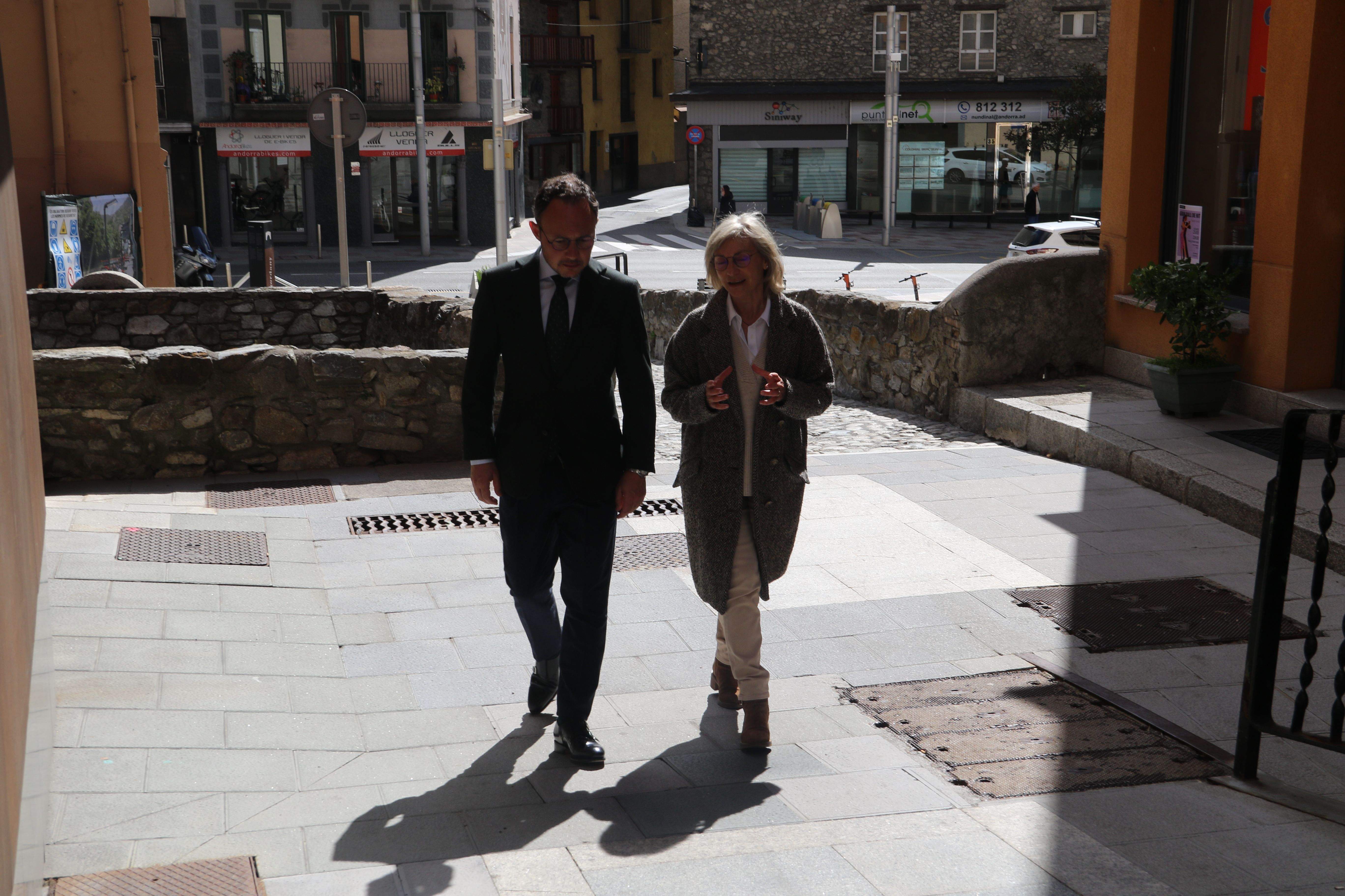 Xavier Espot i Montserrat Capdevila a la zona del pont d'Engordany, a Escaldes, aquesta tarda.