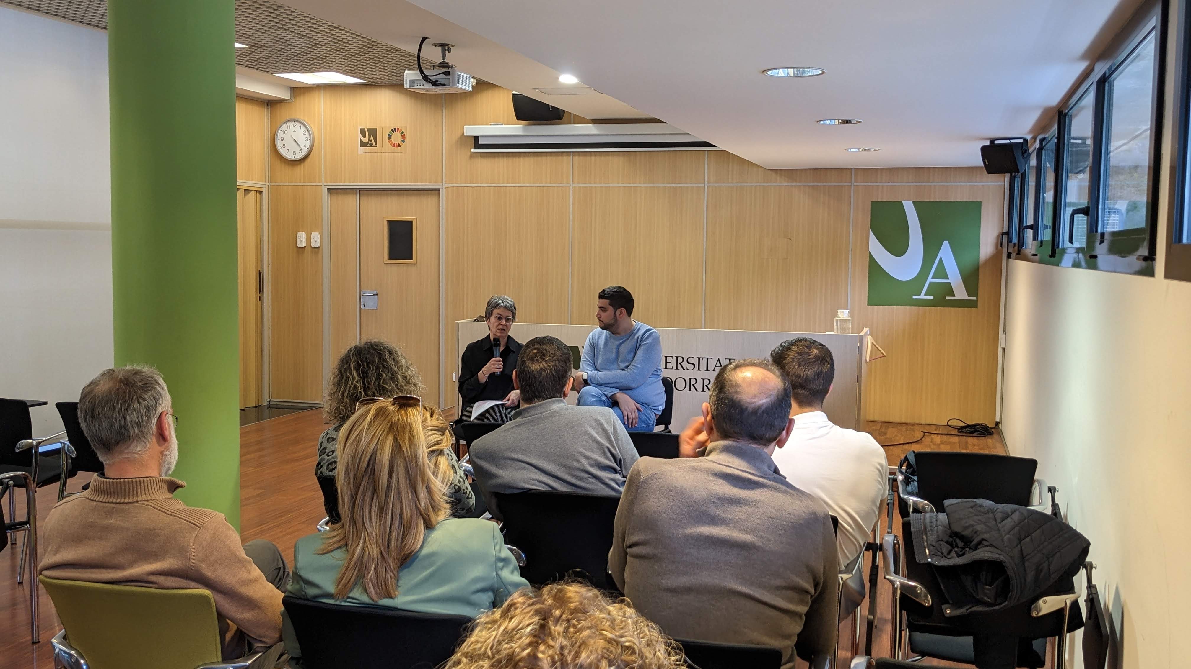 Susanna Vela i Pere Baró en una xerrada amb el personal de la Universitat d'Andorra