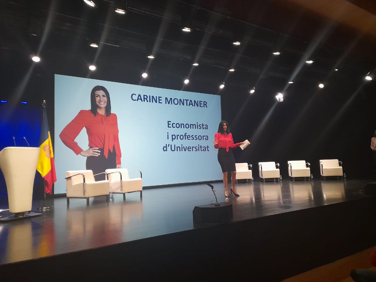 La cap de llista d'Andorra Endavant, Carine Montaner, durant el míting