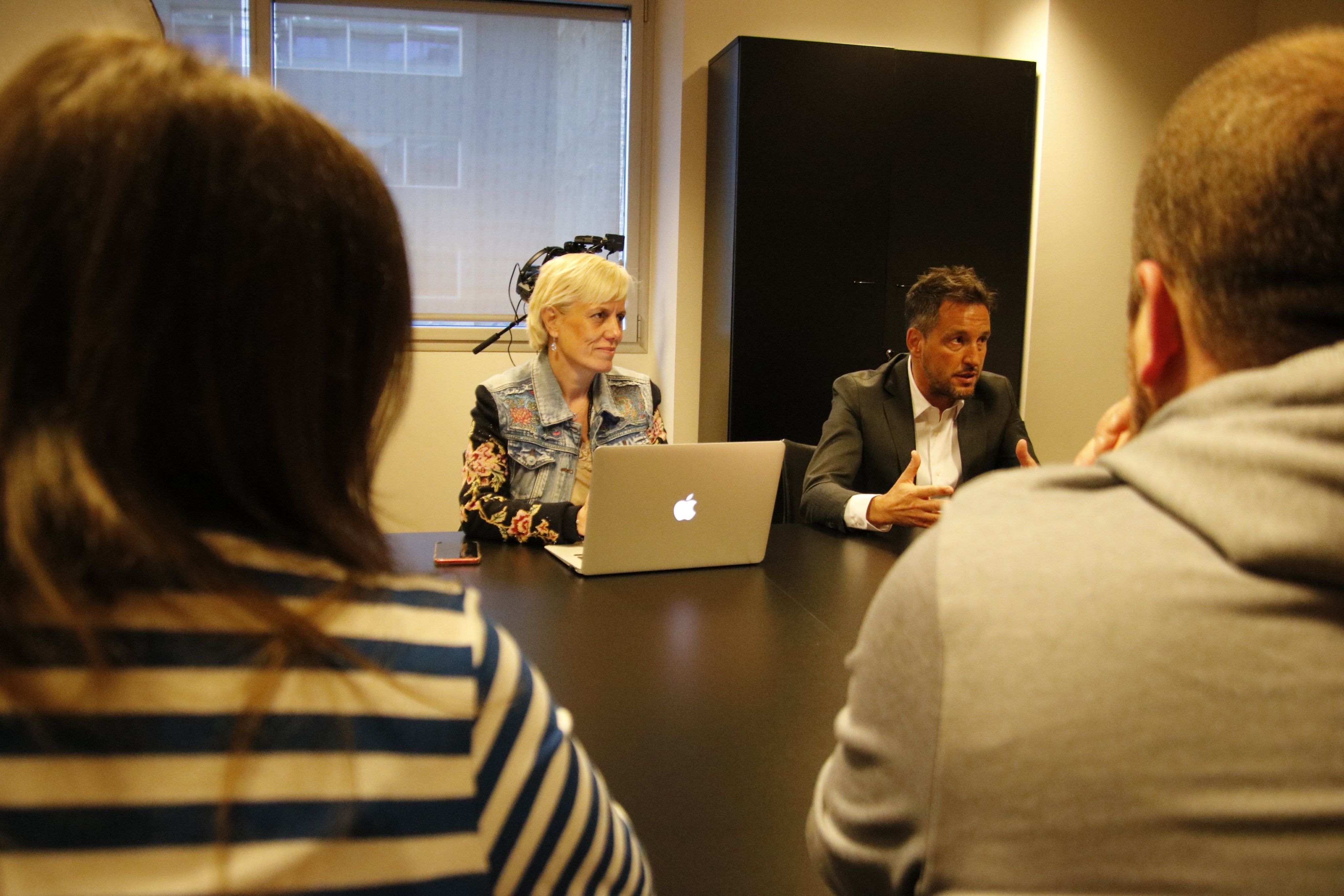 Mari Carmen García i Pere López en una reunió