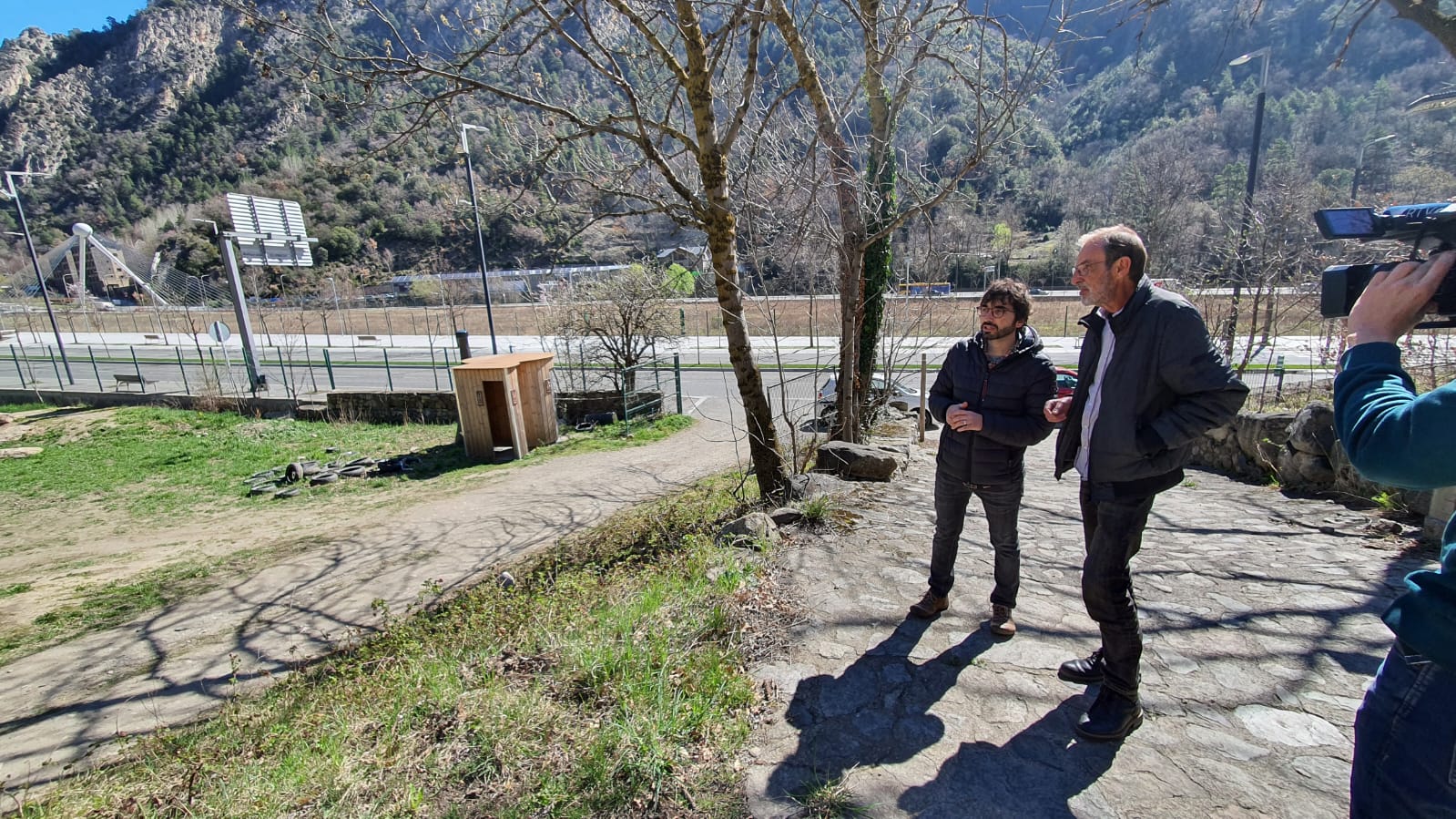 Alay amb Miquel Clua al costat del terreny on farien el viver d'empreses.