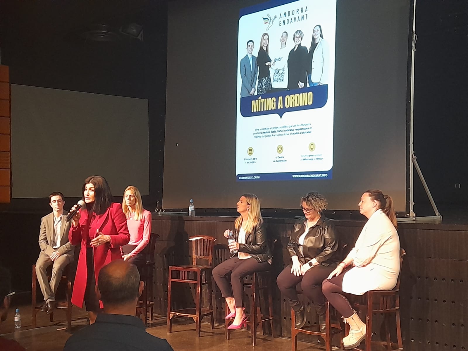 Carine Montaner en la reunió de poble a Ordino