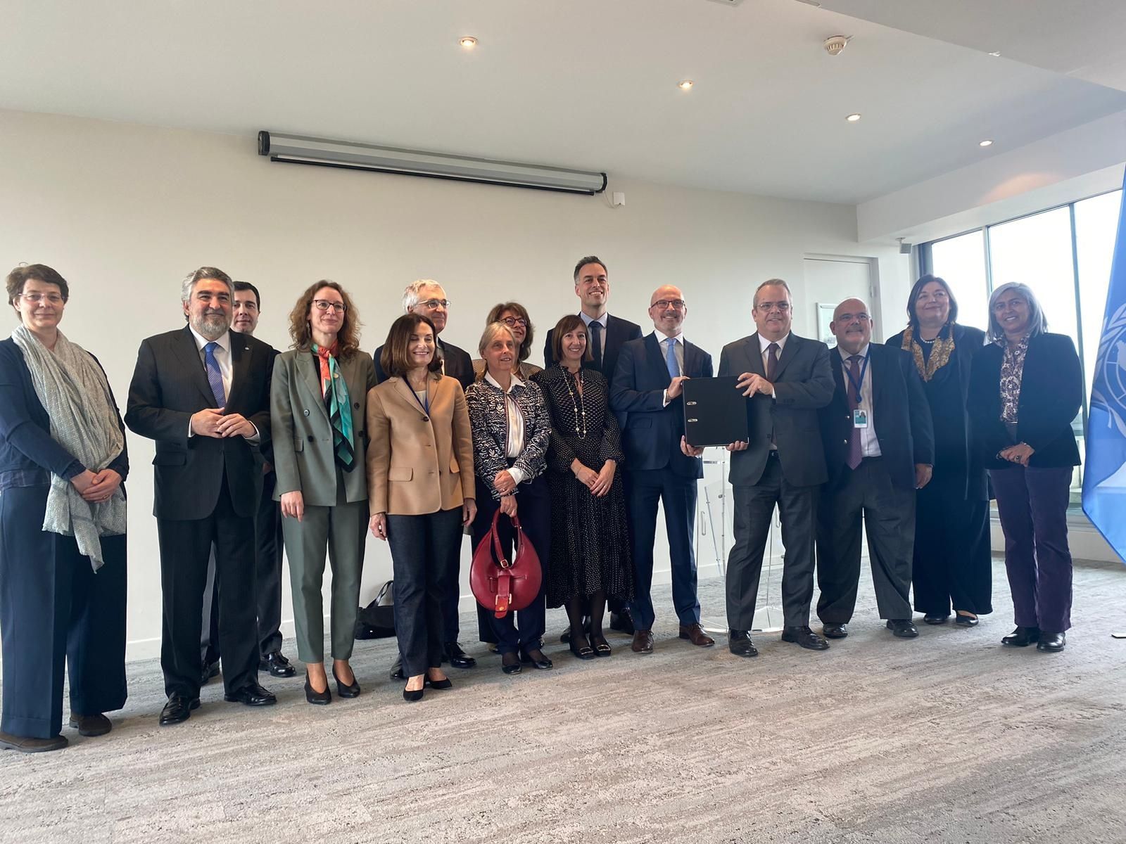 Eva Descarrega amb representants dels països que formen part de l'ampliació de la candidatura Eva Descarrega amb representants dels països que formen part de l'ampliació de la candidatura