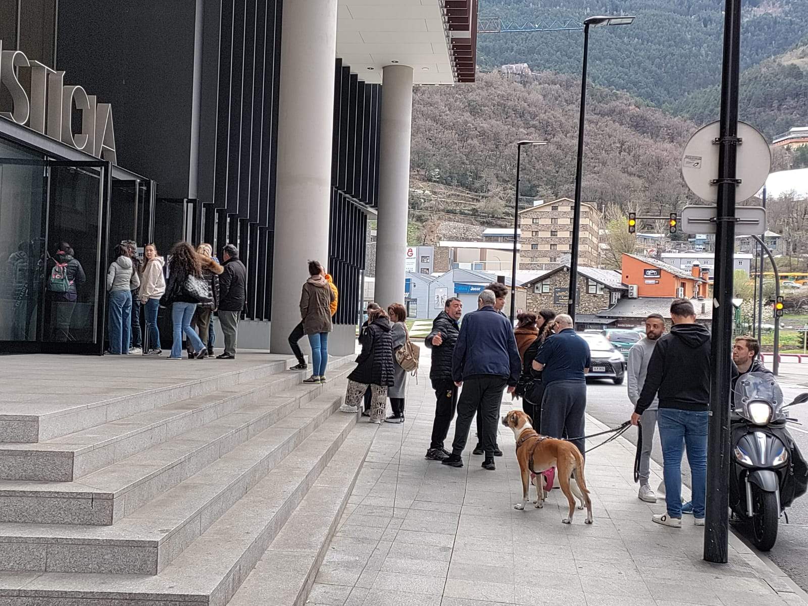 Electors aquest dissabte al matí a la Seu de la Justícia.
