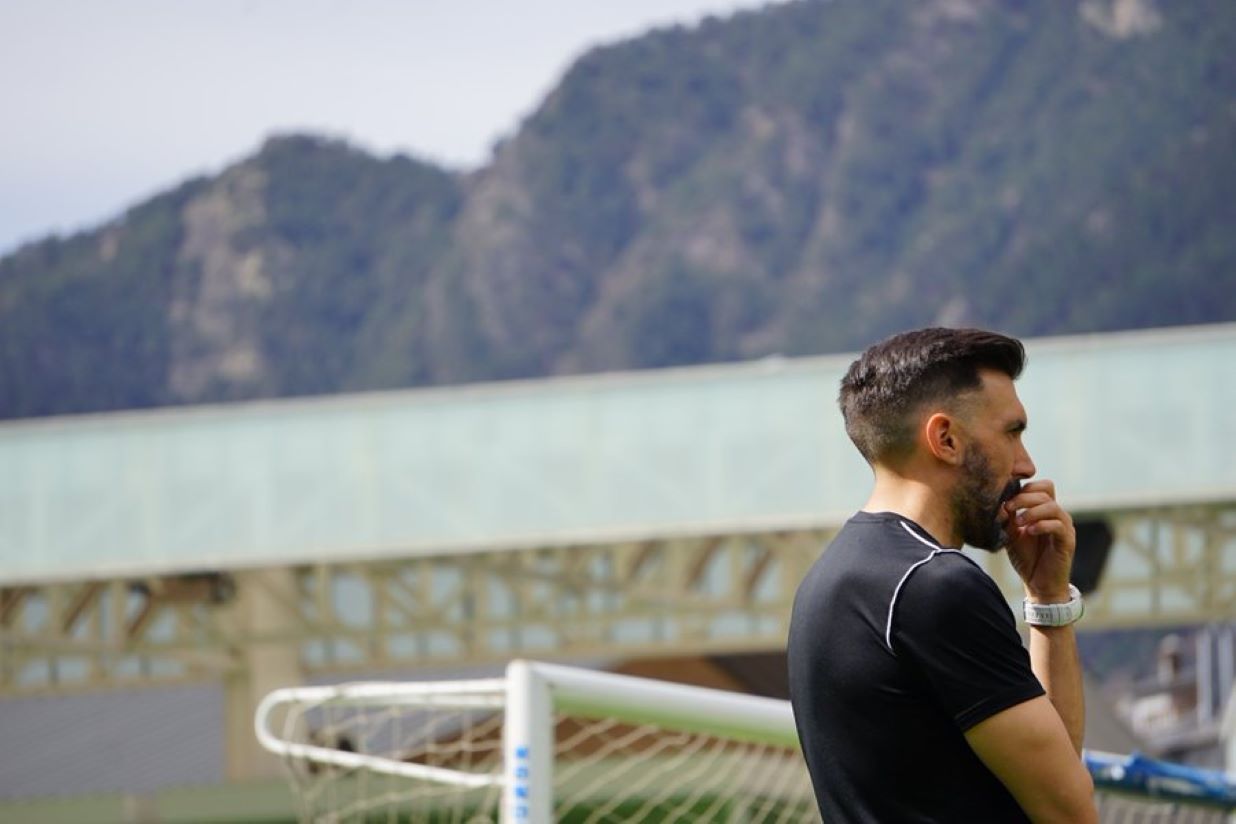 Eder Sarabia, pensatiu en un entrenament d'aquesta setmana.
