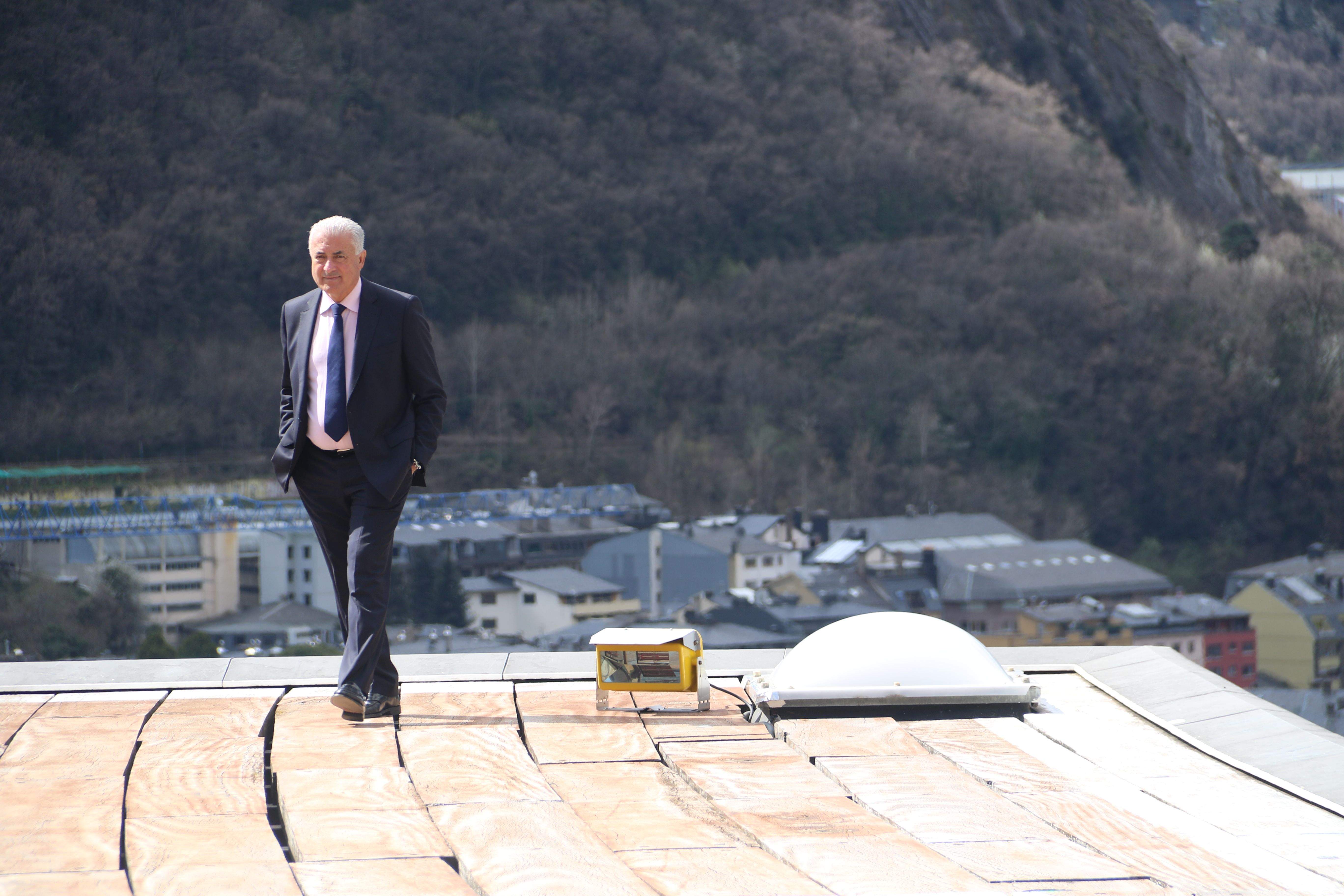 Josep Maria Cabanes a l'helistop de l'hospital. Josep Maria Cabanes a l'helistop de l'hospital.