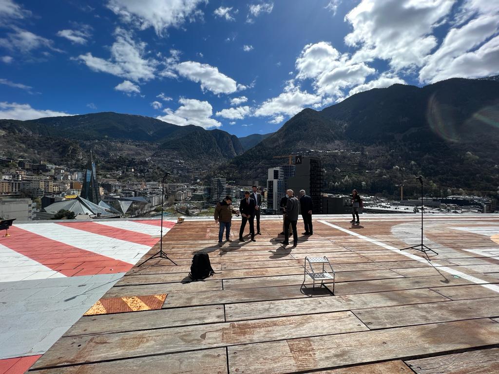 Els candidats han rebut indicacions de com s'havien de col·locar Els candidats han rebut indicacions de com s'havien de col·locar