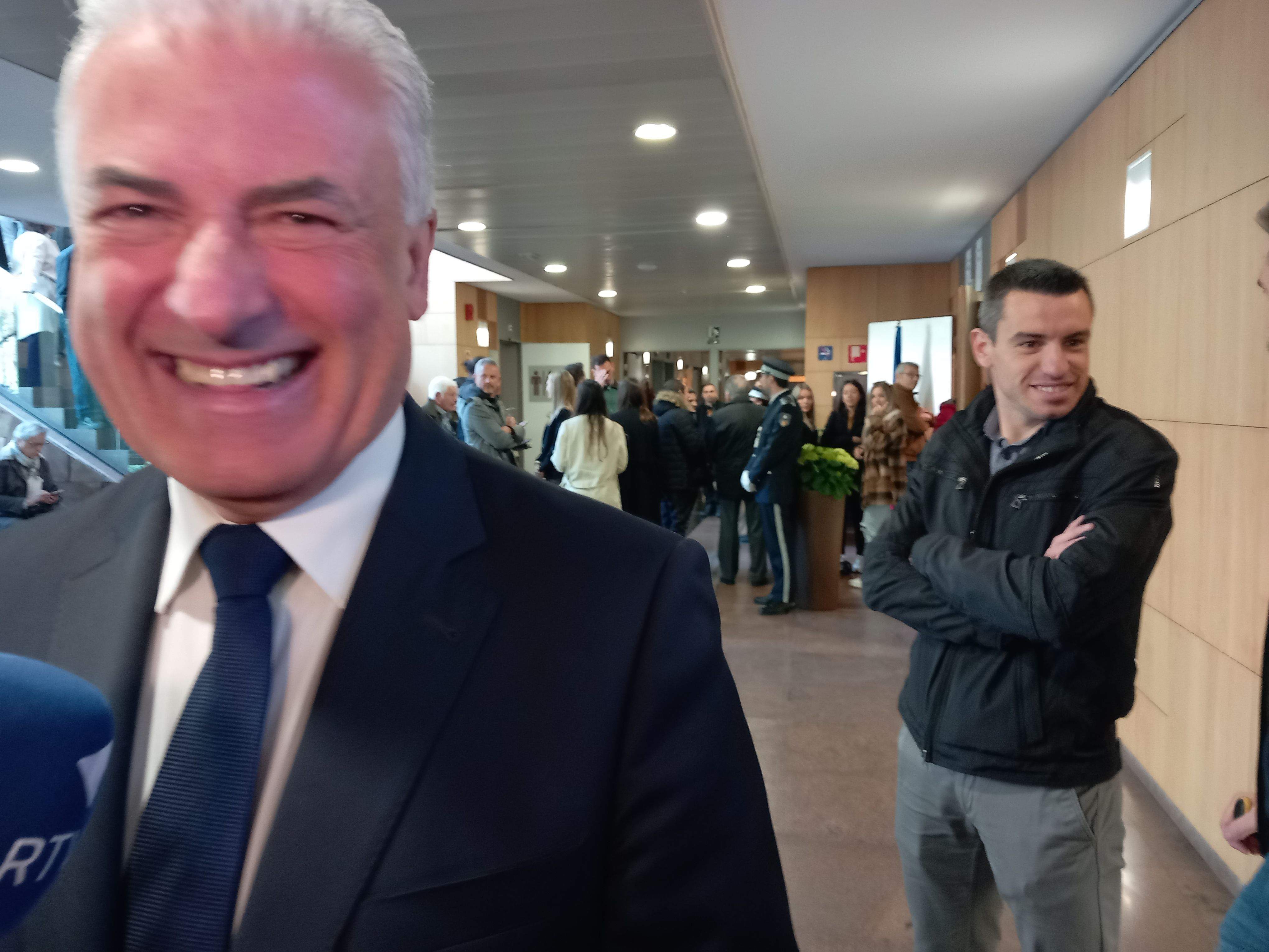 Josep Maria Cabanes somriu després de votar. Josep Maria Cabanes somriu després de votar.