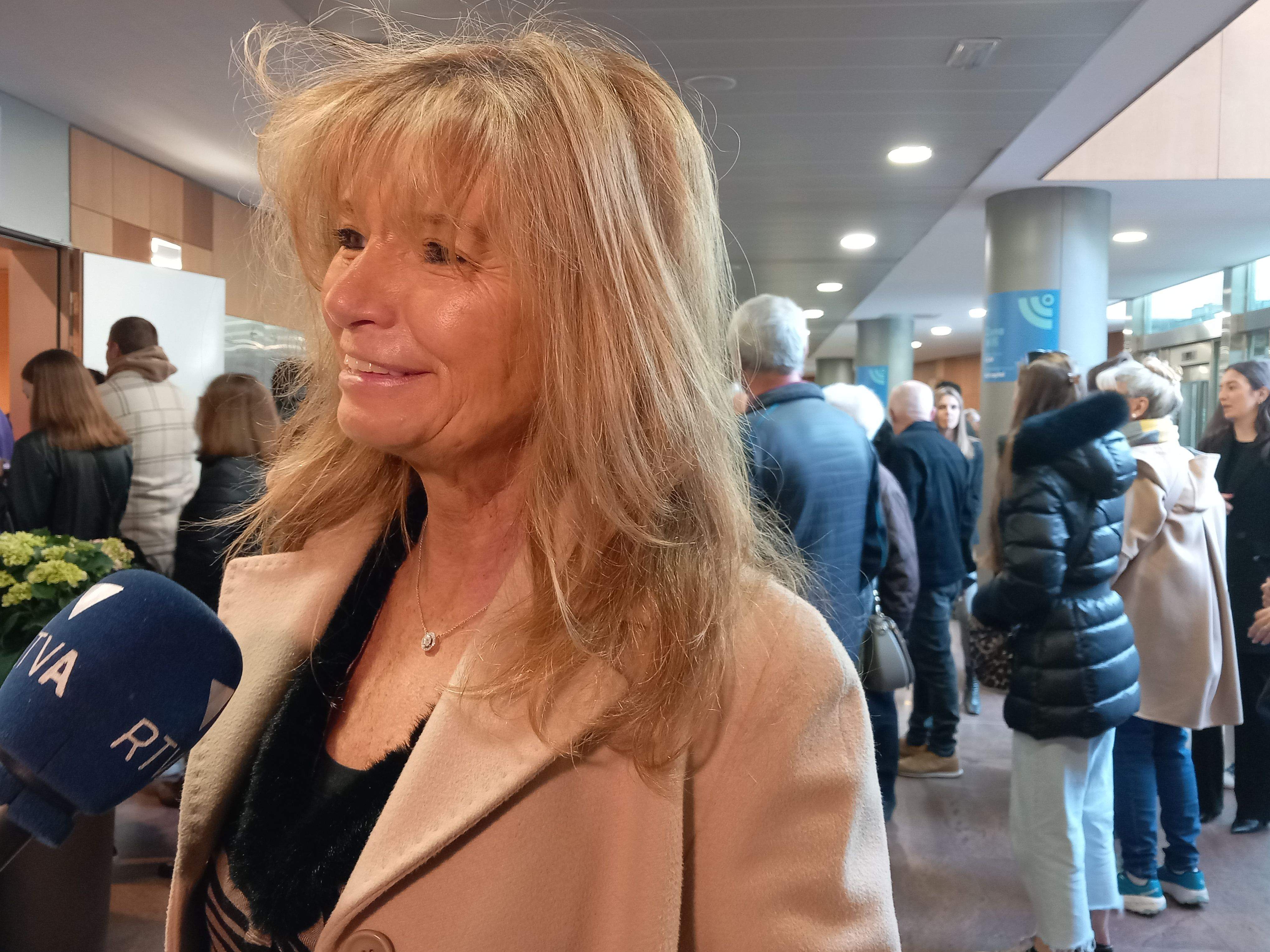 Elisa Muxella després de votar. Elisa Muxella després de votar.