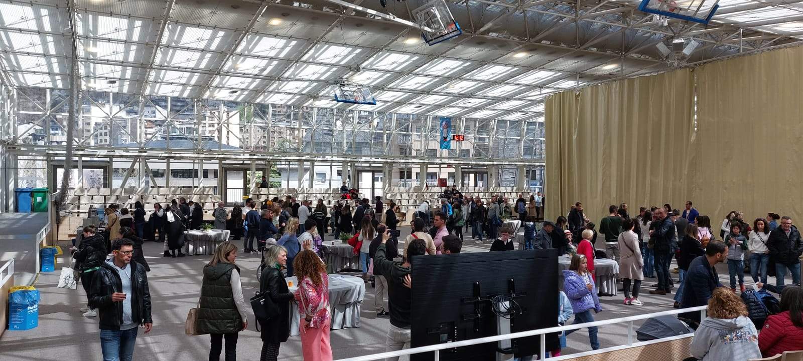 La zona amb el menjar, ben plena.