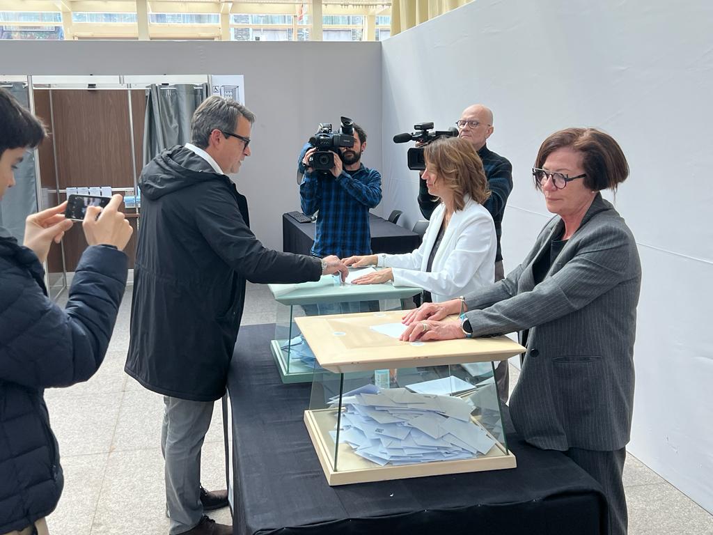 David Pérez ha dipositat el seu vot.