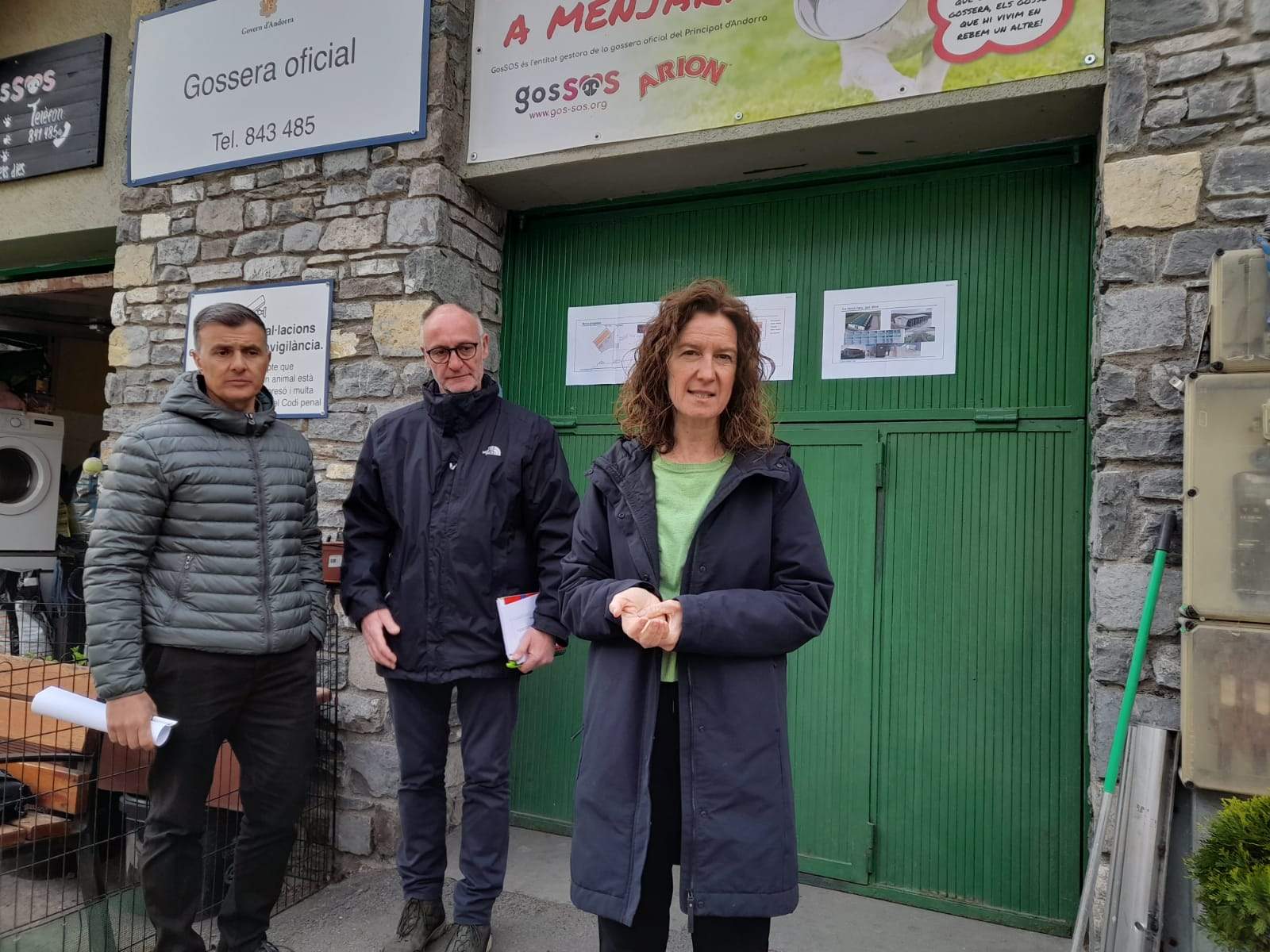 Sílvia Calvó explicant l'ampliació de la gossera