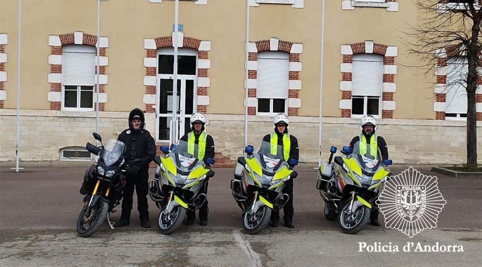 Els agents de policia que han fet la formació a la Borgonya.