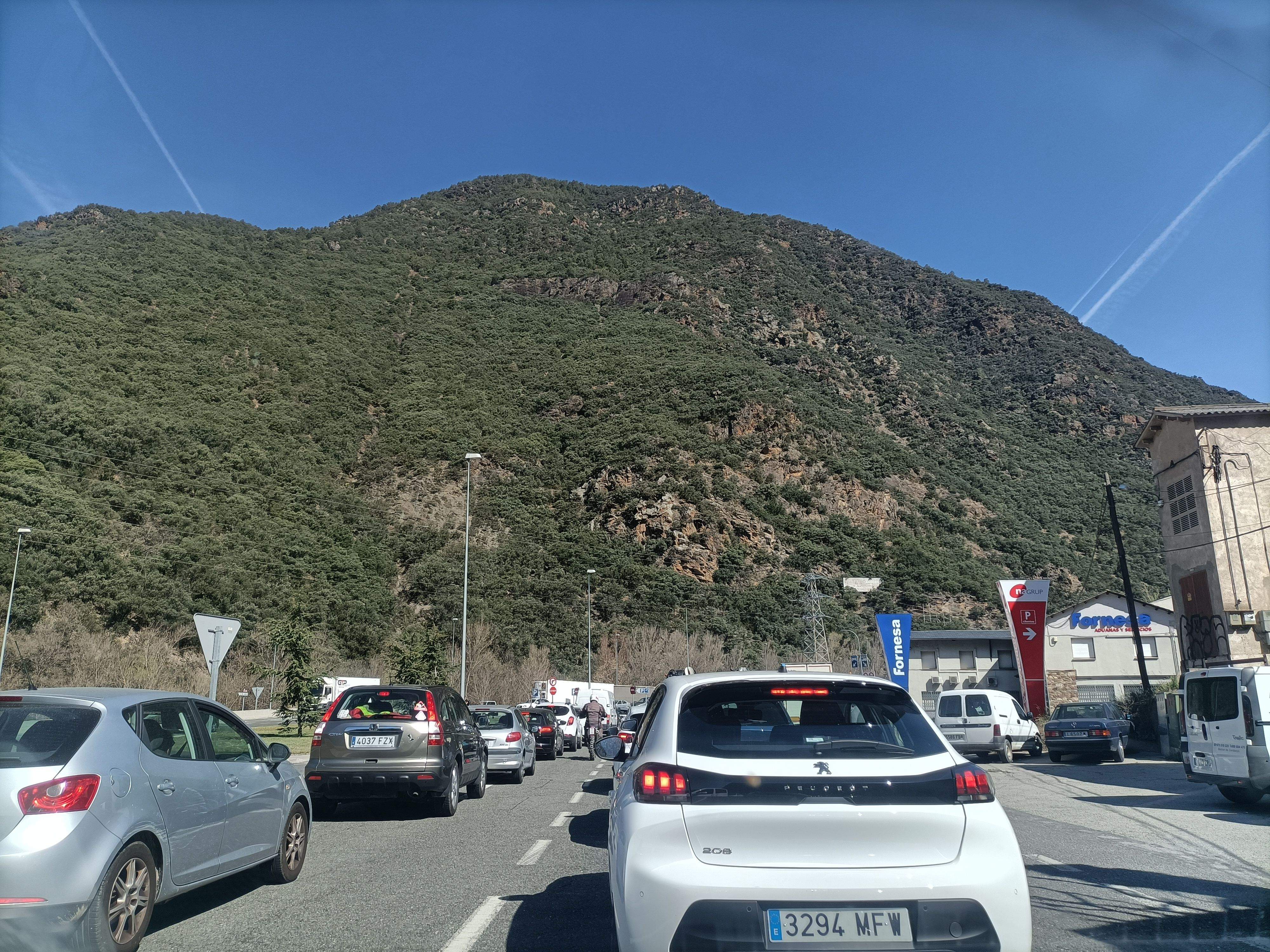 Retencions d'entrada al país a la N-145