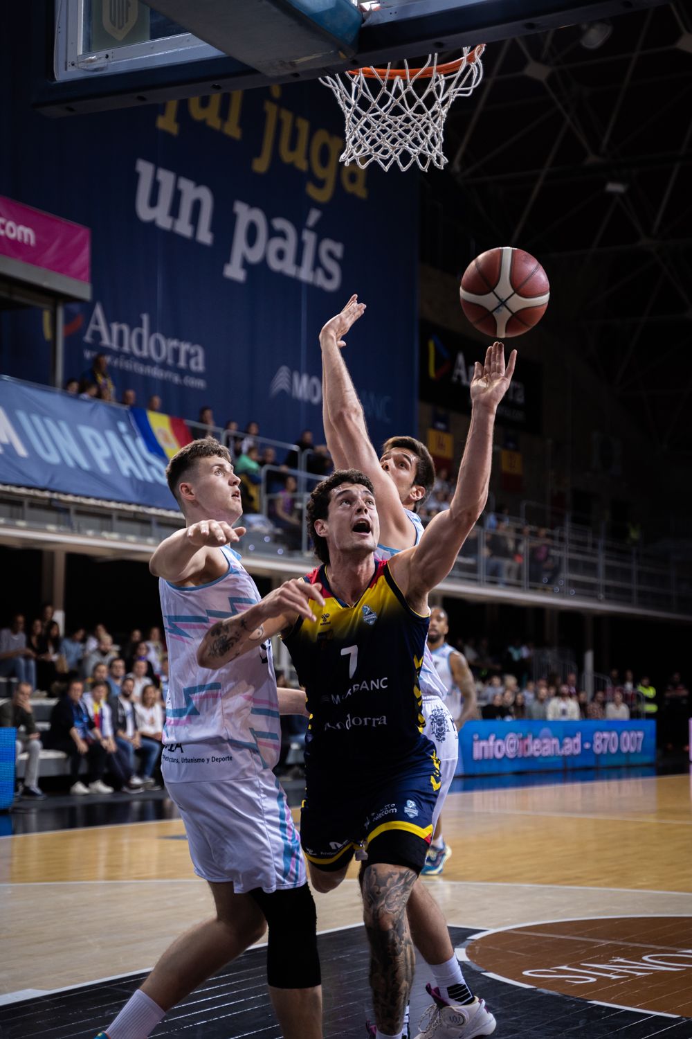 Un moment del partit entre Morabanc i Melilla. 