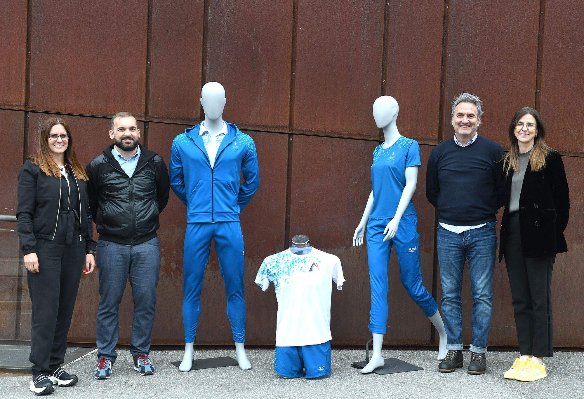 Els creadors de la vestimenta, exemples de les peces i Justo Ruiz i Sílvia Riva.