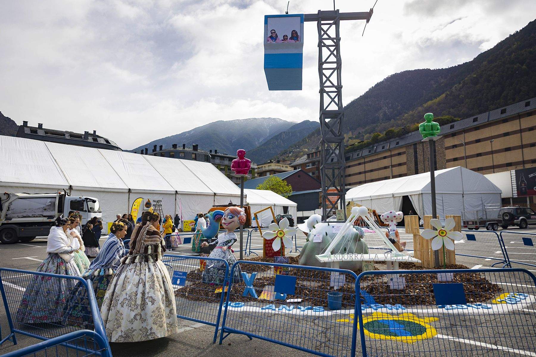 La falla col·locada a l'aparcament del Parc Central