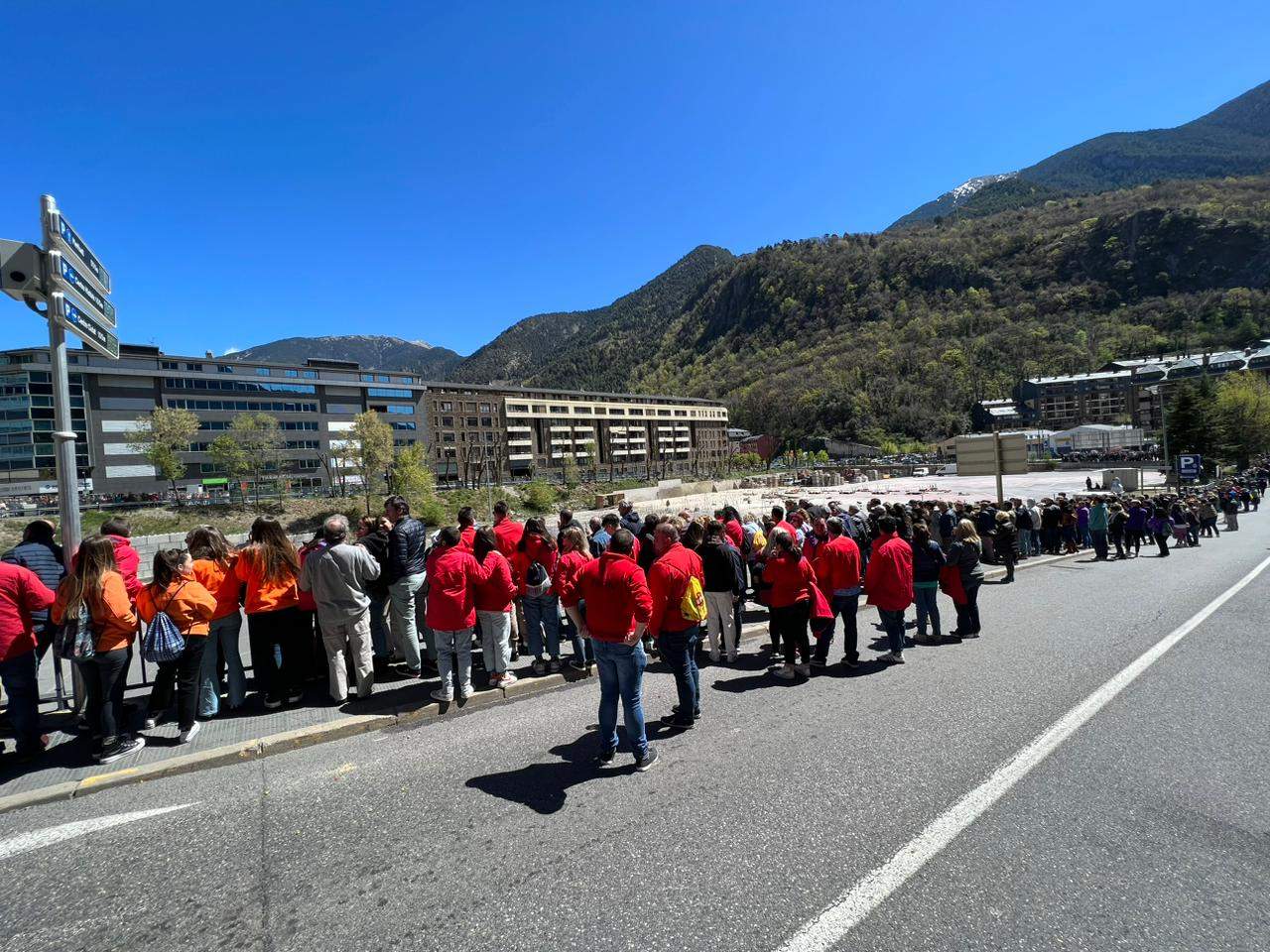 Els voltants de l'aparcament d'autobusos de Prada Casadet estaven plens