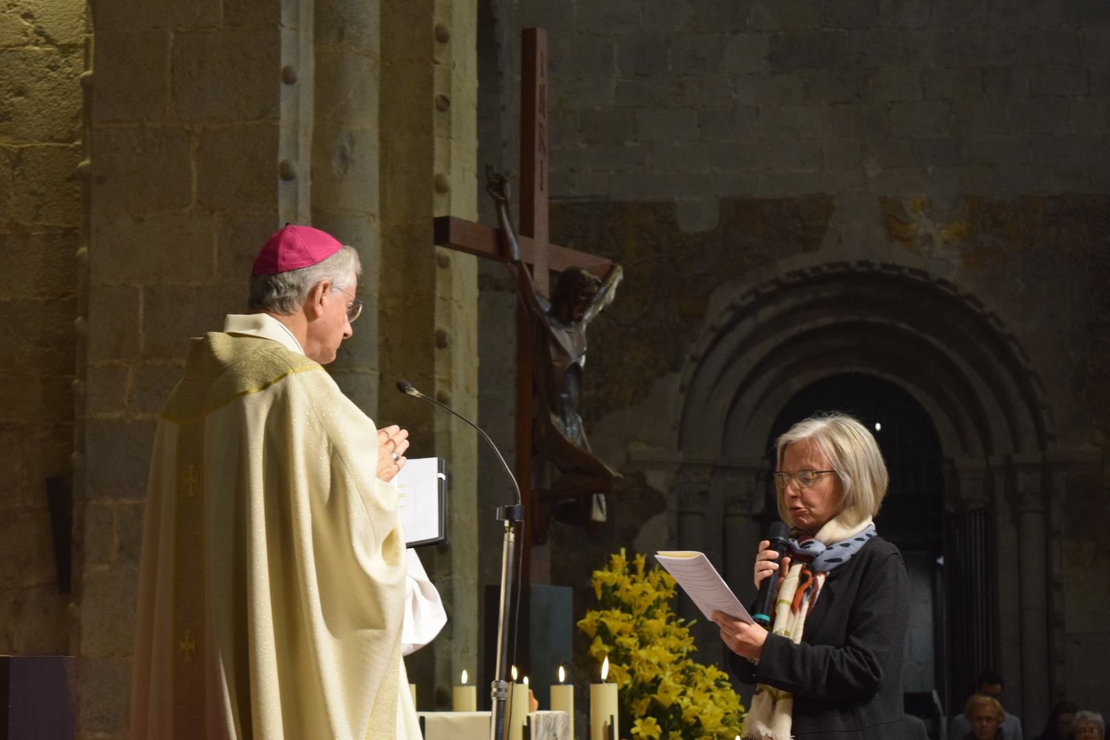 Vives i Riera durant un moment de la missa.