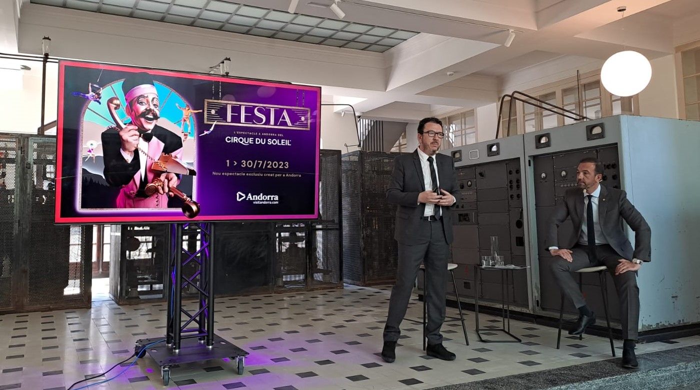 Budzaku i Torres en la presentació del darrer espectacle del Cirque du Soleil.