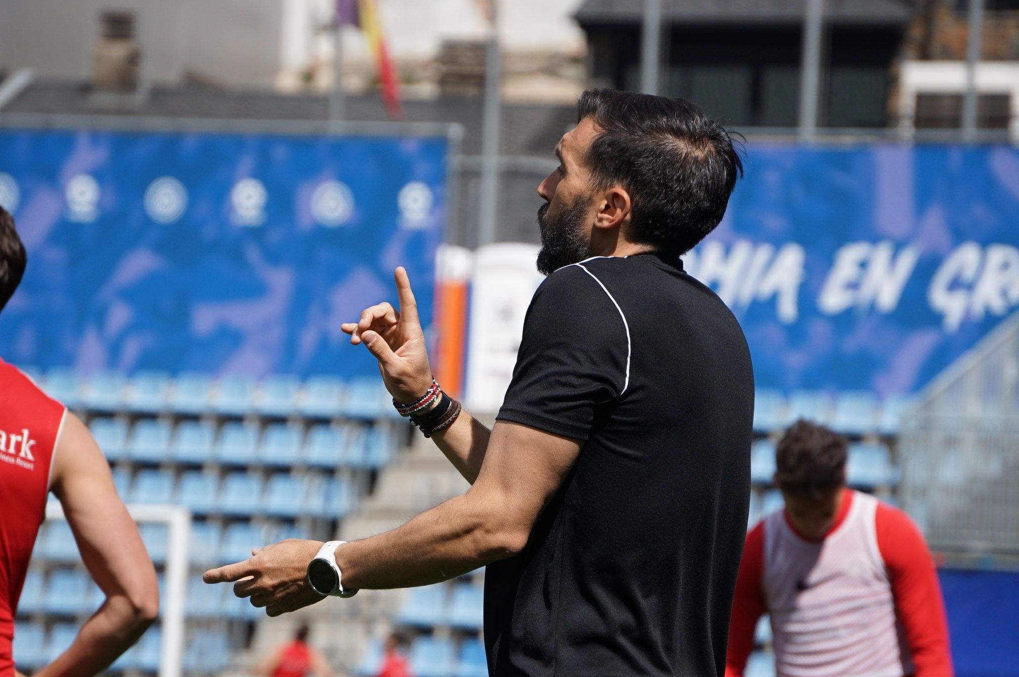 Eder Sarabia dirigint el darrer entrenament abans de marxar cap a Ponferrada