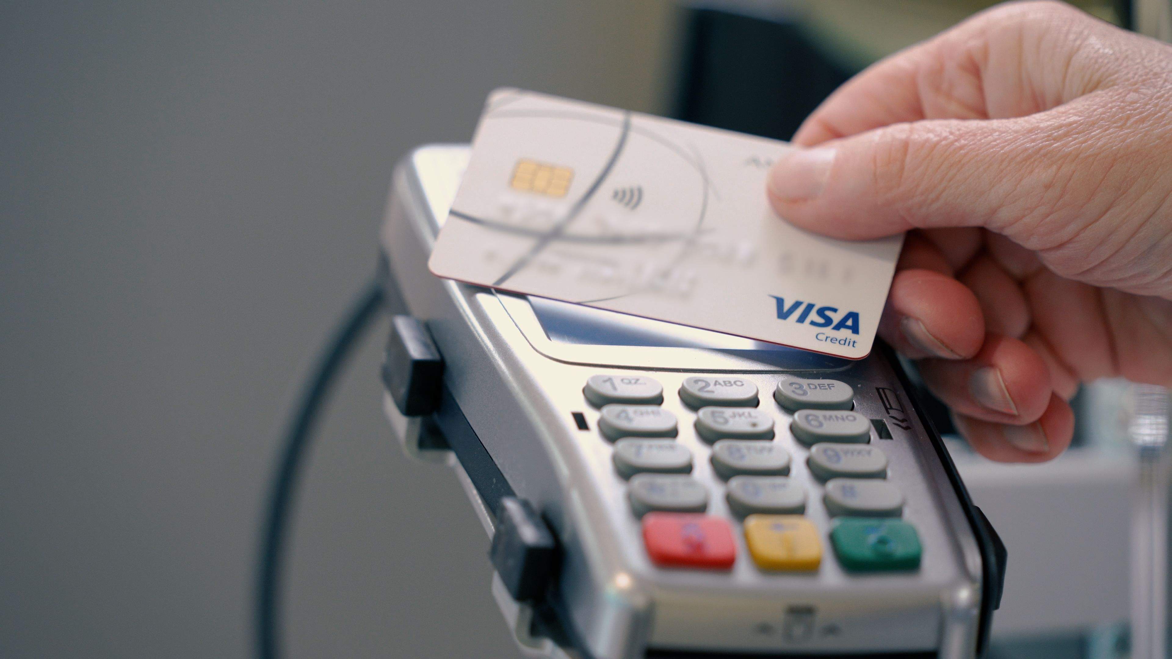 Pagament amb targeta bancària.