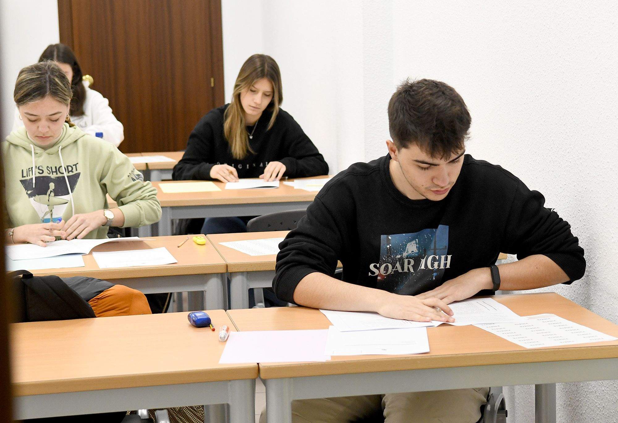 Estudiants realitzant la POBPRO.